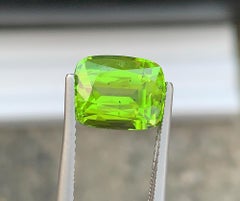 Cushion Cut Peridot Gemstone: Natural August Birthstone, Pakistan (5.28 carats)