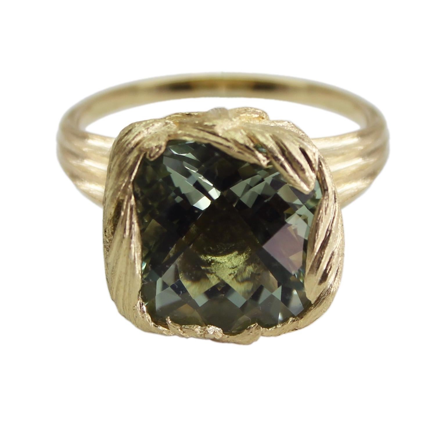 Cushion Cut Prasiolite & 18ct Yellow Gold Feather Ring Damen im Angebot