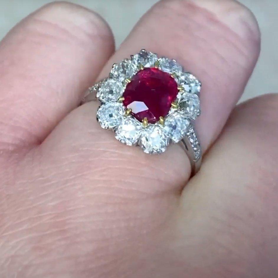 De las mujeres Anillo de rubí talla cojín (AGL aprox. 1,4 quilates), sin calentar, halo de diamantes, platino en venta