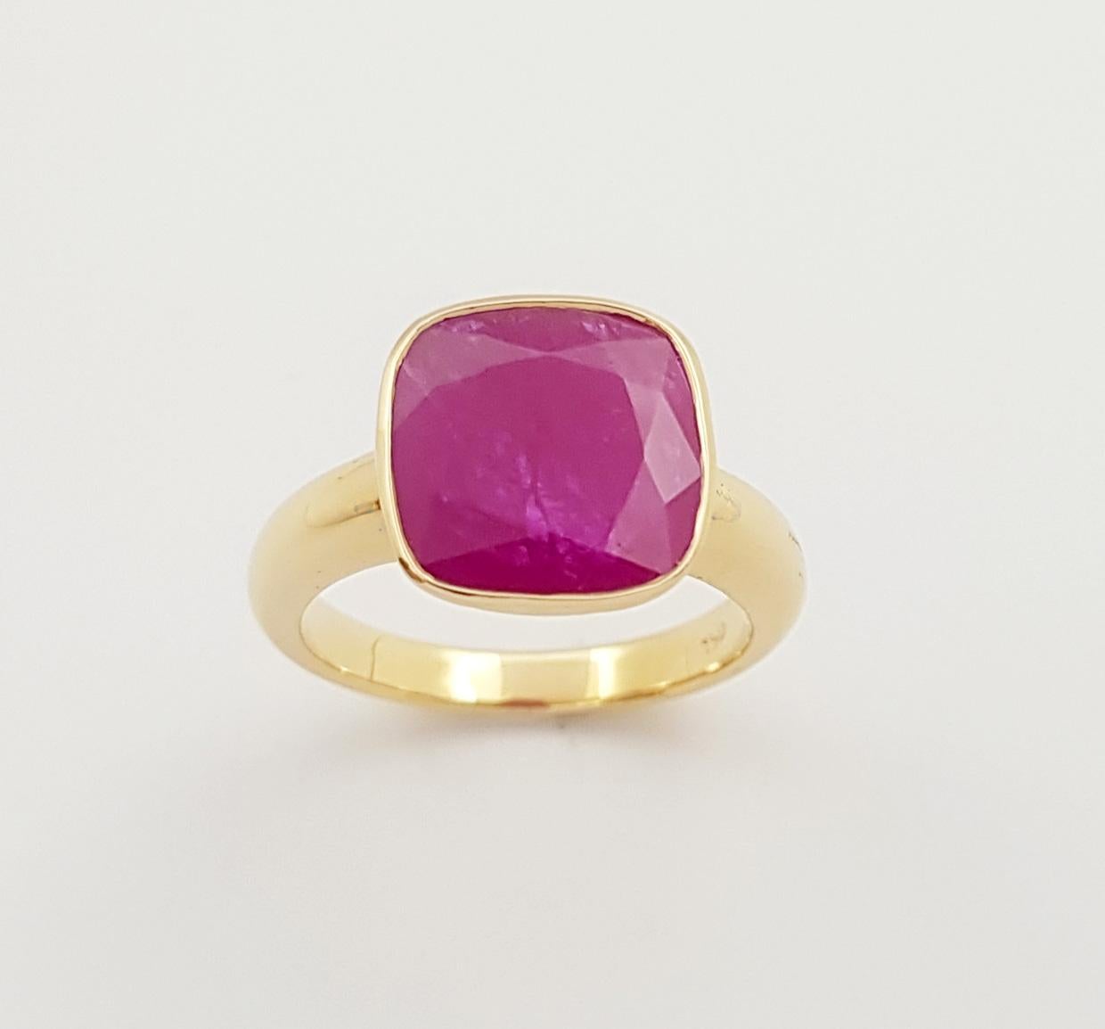 Cushion Cut Ruby Ring set in 18K Gold Settings For Sale 3