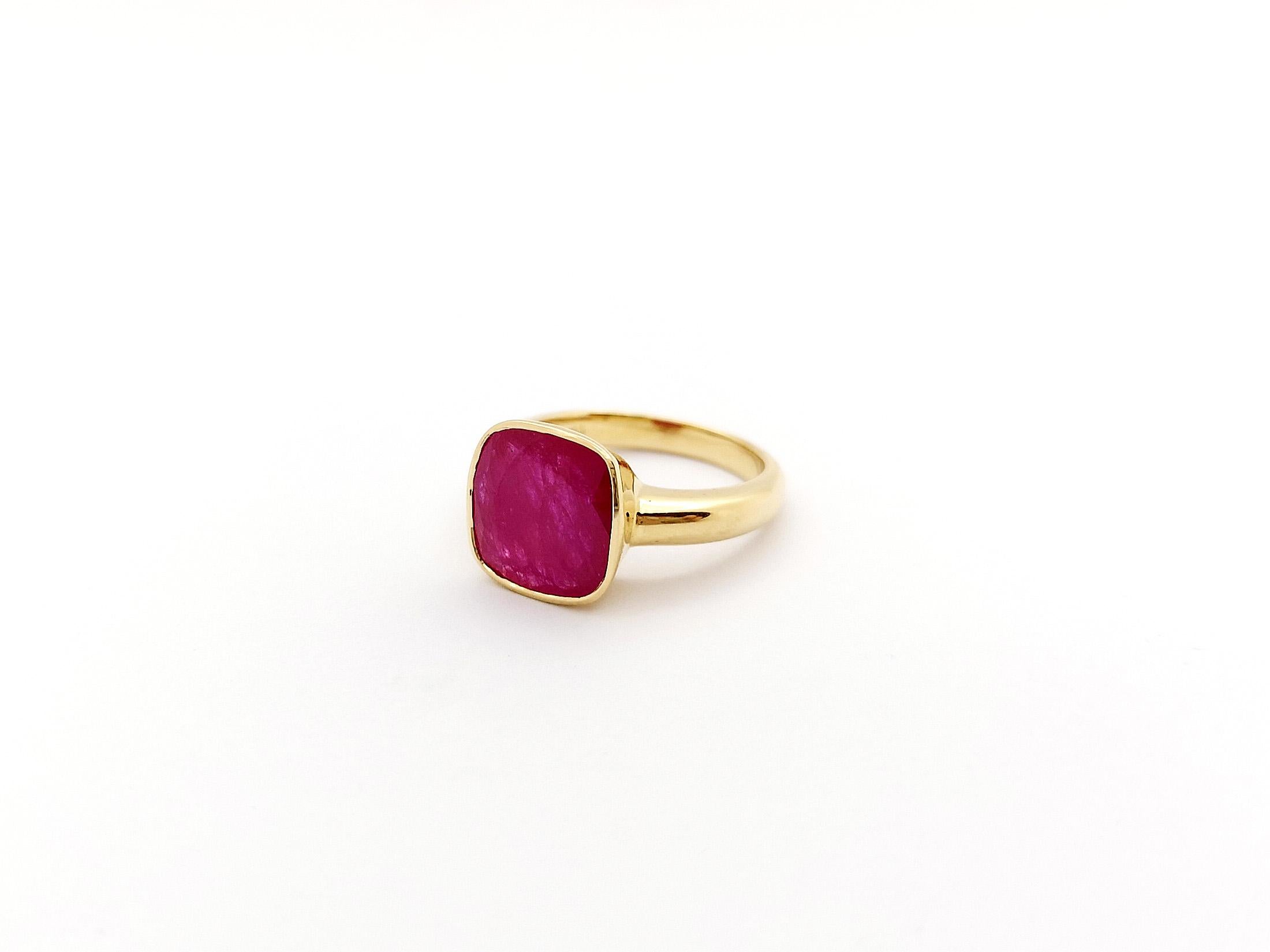 Cushion Cut Ruby Ring set in 18K Gold Settings For Sale 4