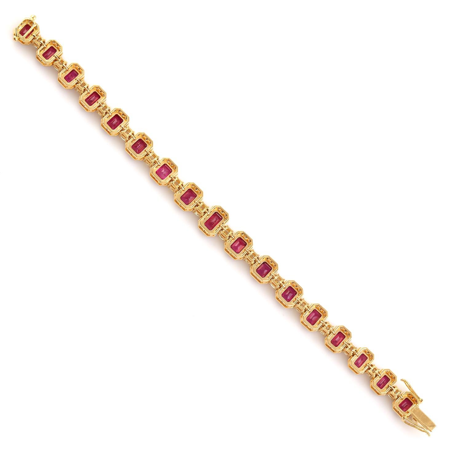 Taille coussin Bracelet tennis en or jaune 18 carats avec rubis taillé en coussin et monture chaton en vente