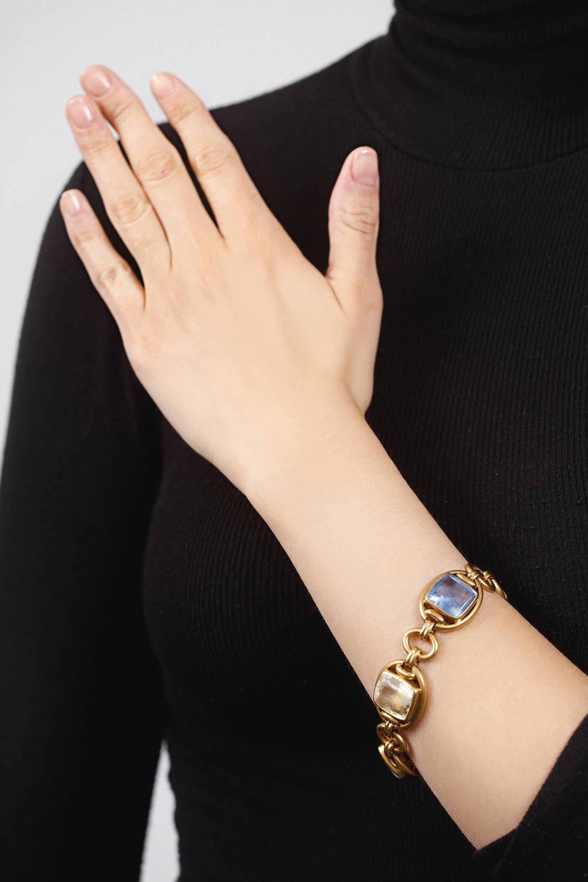 Bracelet à maillons en or et saphirs taille coussin Bon état - En vente à New York, NY