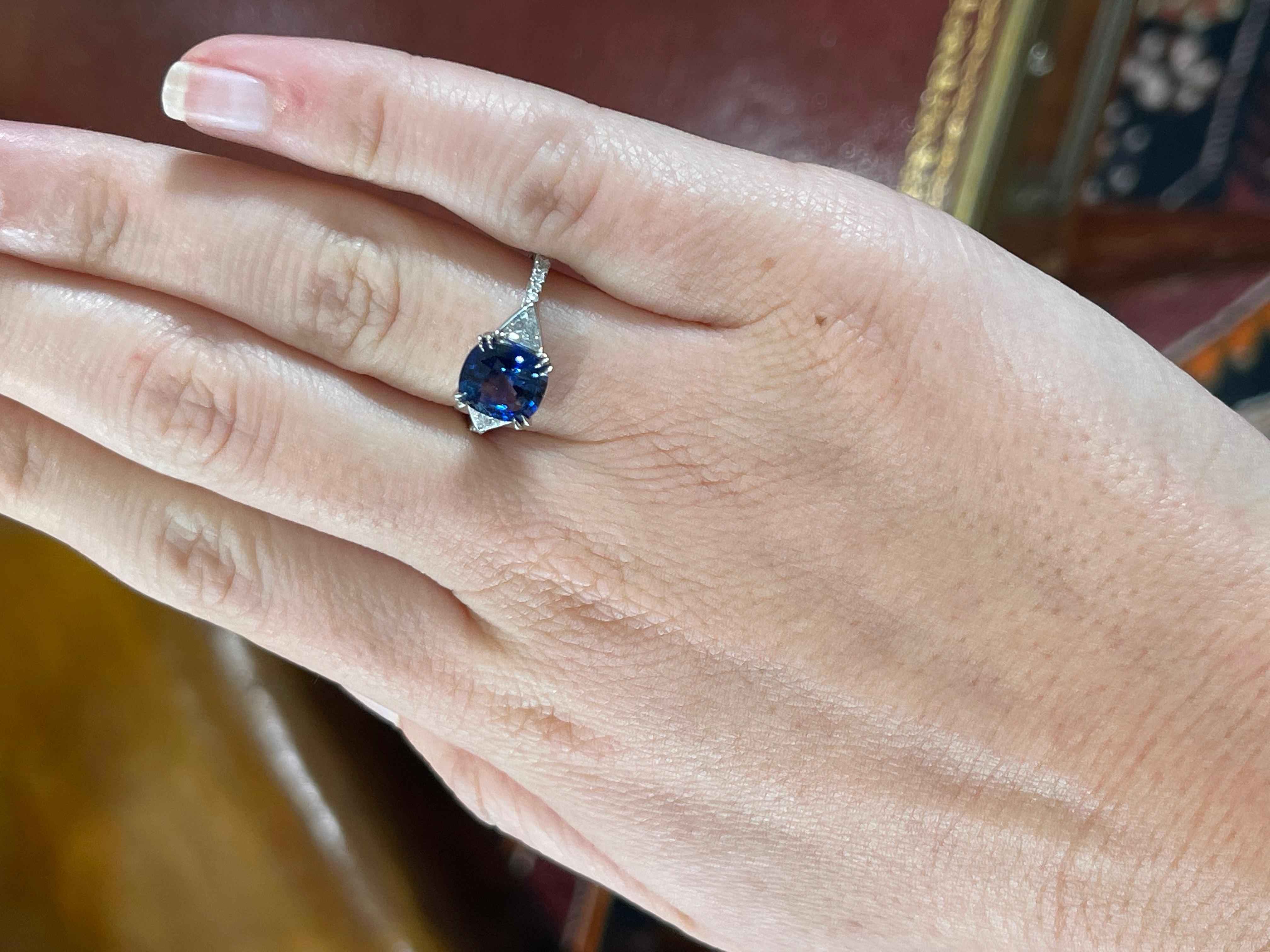 Ring mit Saphiren im Kissenschliff und Trillionen Diamanten für Damen oder Herren im Angebot