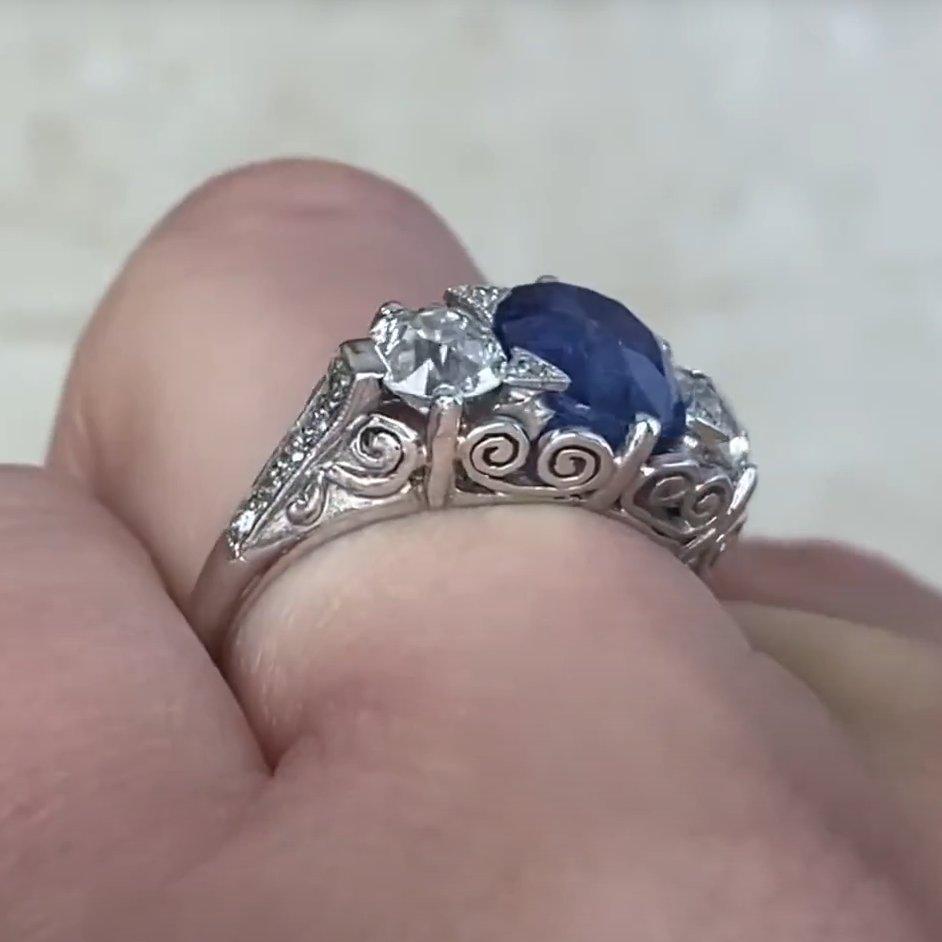 Vintage-Ring mit Saphir im Kissenschliff (GIA ca. 3,00 Karat), Platin im Zustand „Hervorragend“ im Angebot in New York, NY