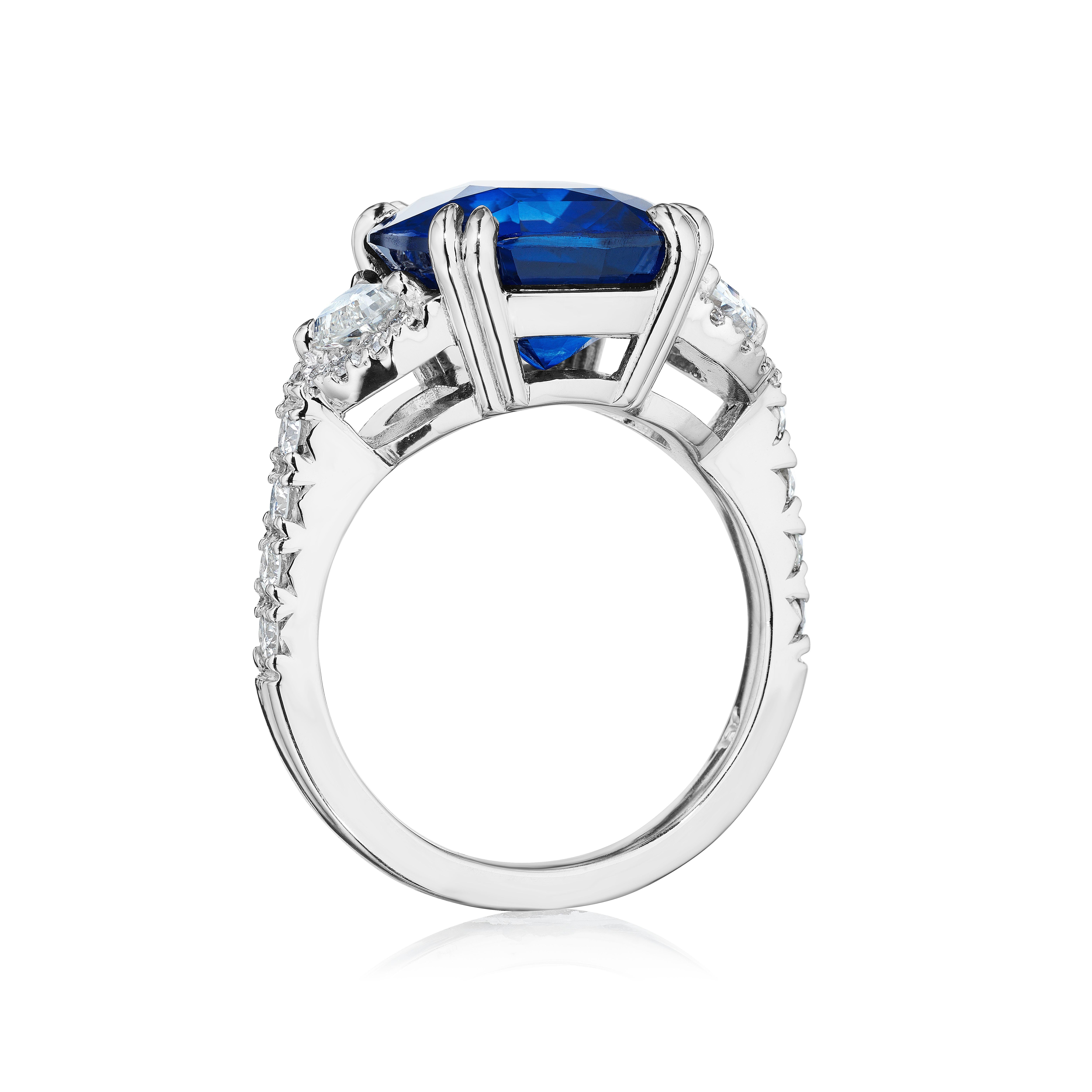 Cushion Cut Sri Lanka Sapphire & Half Moon Diamond Ring with Diamond Halos In New Condition For Sale In New York, NY