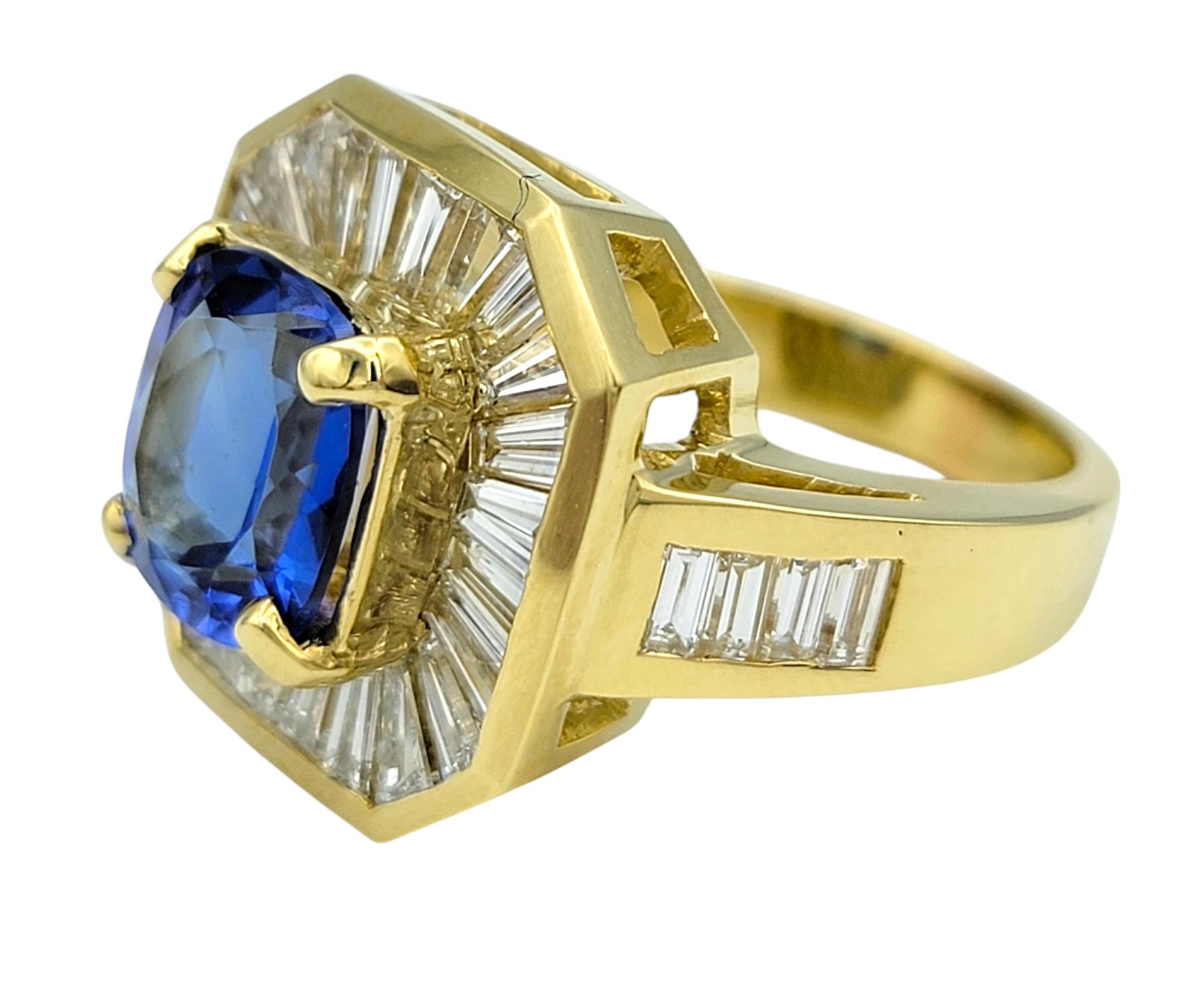 Bague octogonale en or jaune 18 carats, tanzanite taille coussin et diamants baguettes en vente 1