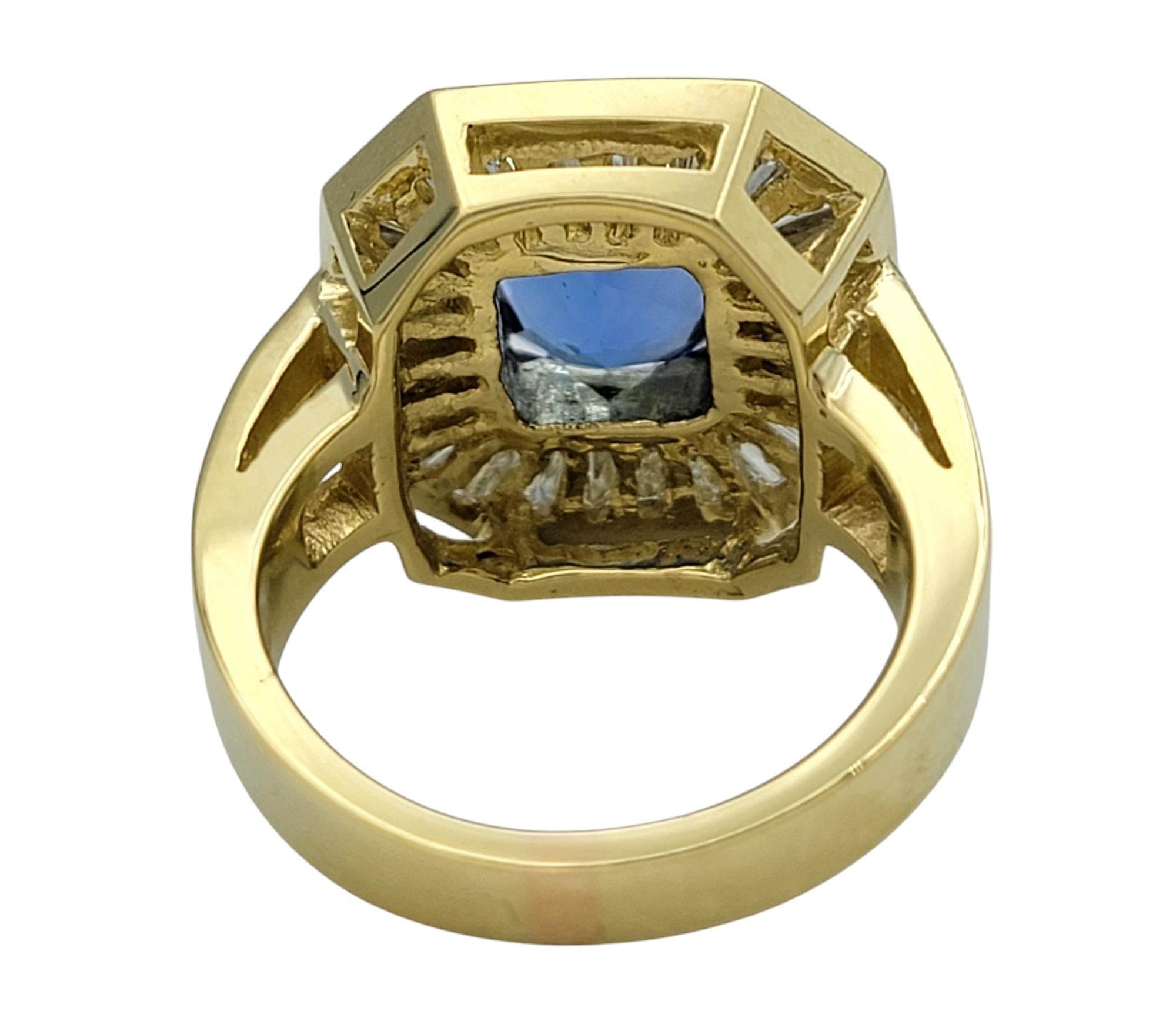 Bague octogonale en or jaune 18 carats, tanzanite taille coussin et diamants baguettes en vente 2