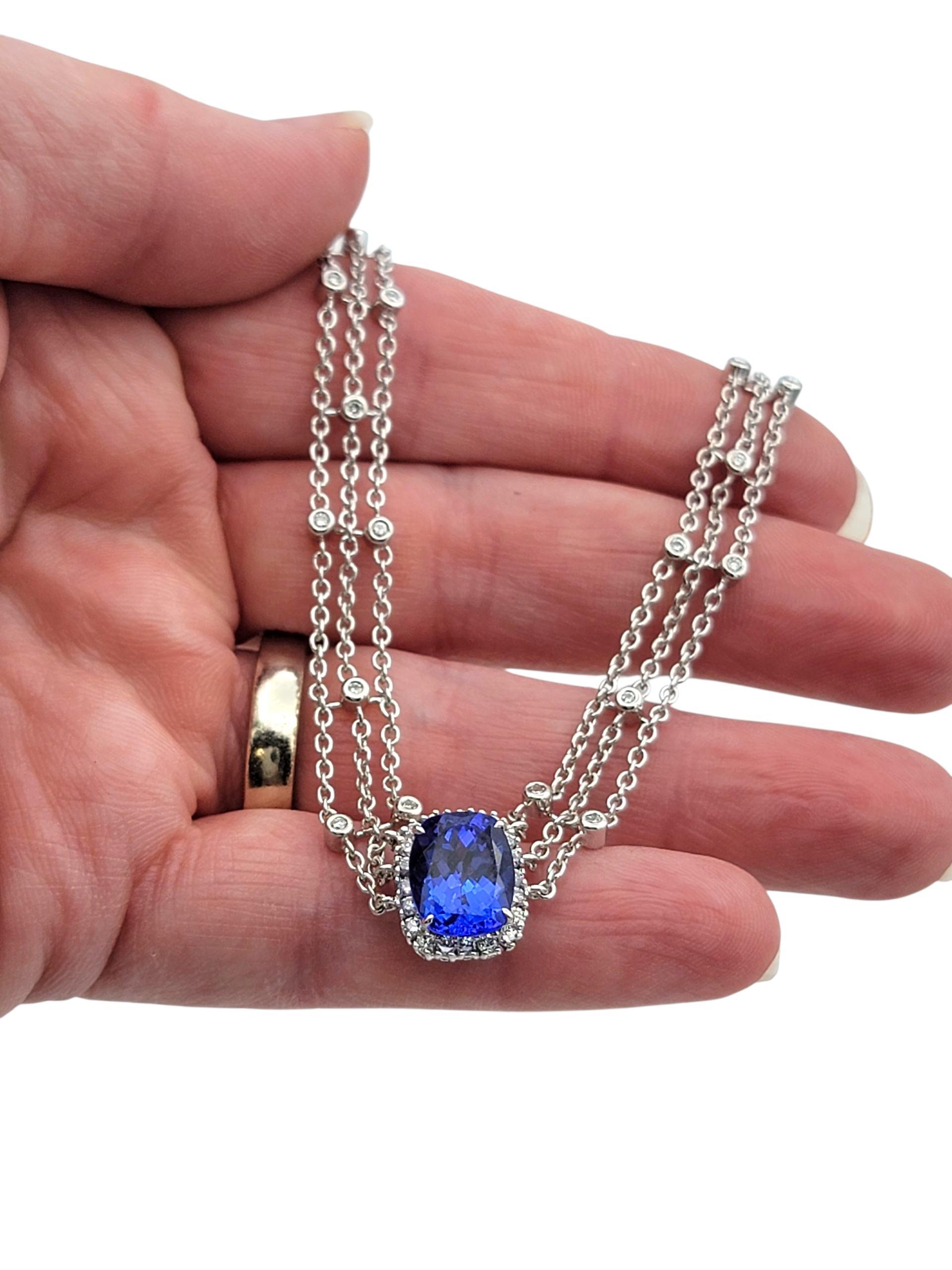Collier multi-brins en or blanc 18 carats avec halo de tanzanites et de diamants taillés en coussins en vente 4