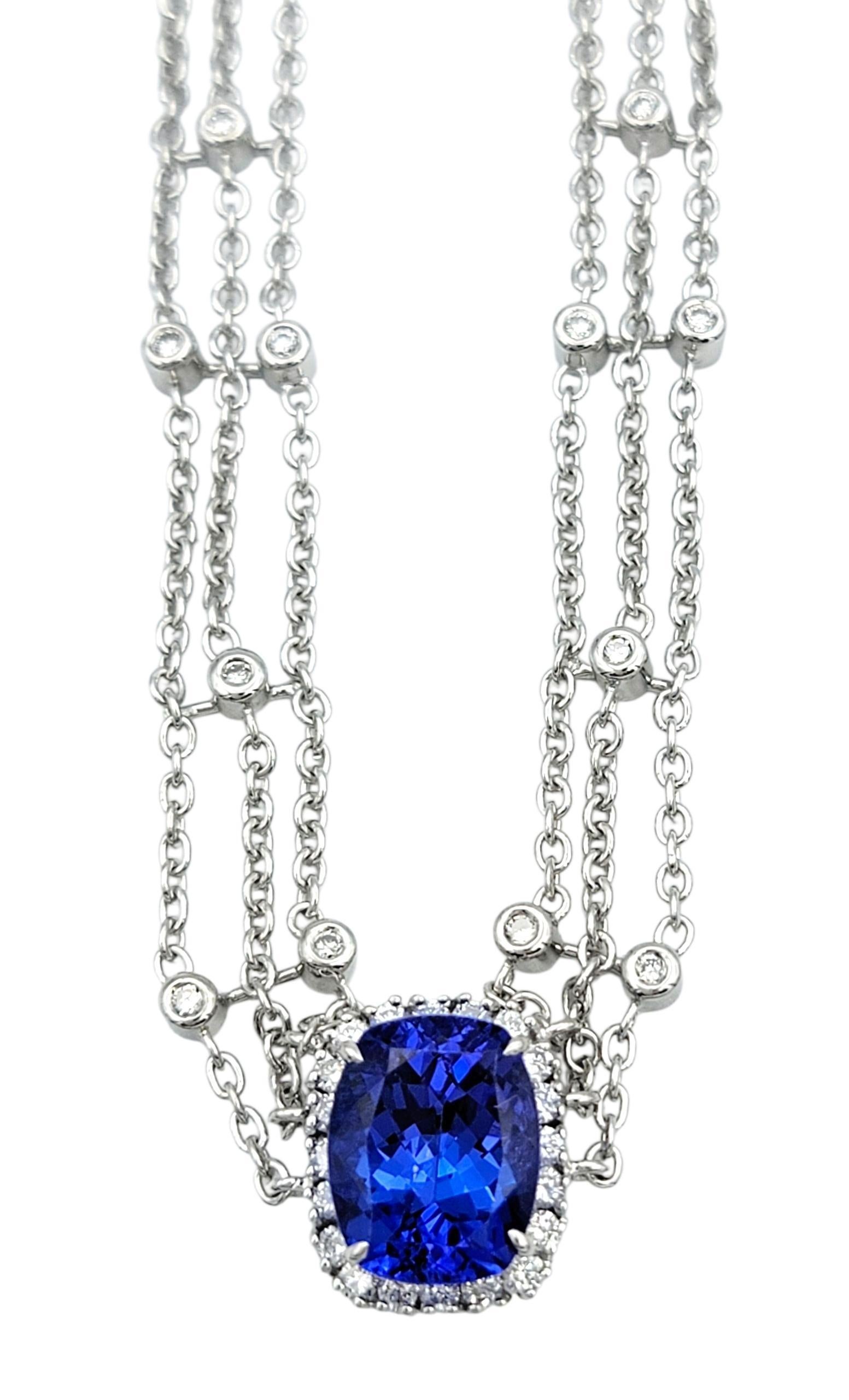 Taille coussin Collier multi-brins en or blanc 18 carats avec halo de tanzanites et de diamants taillés en coussins en vente