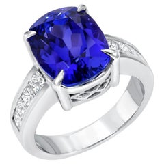 Anello in oro bianco con tanzanite e diamanti taglio cuscino - regalo romantico di lusso