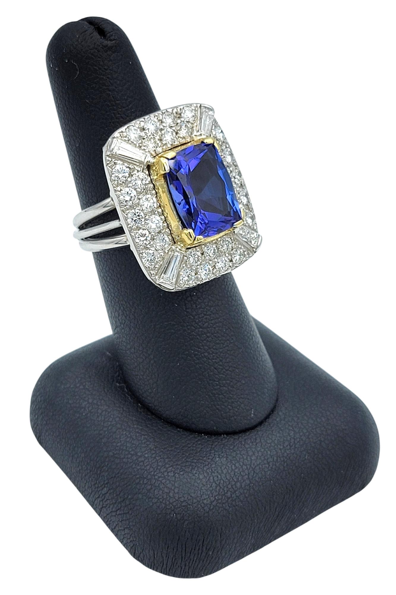 Bague cocktail en or 14 carats Tanzanite taille coussin et multi diamants à tige fendue en vente 4