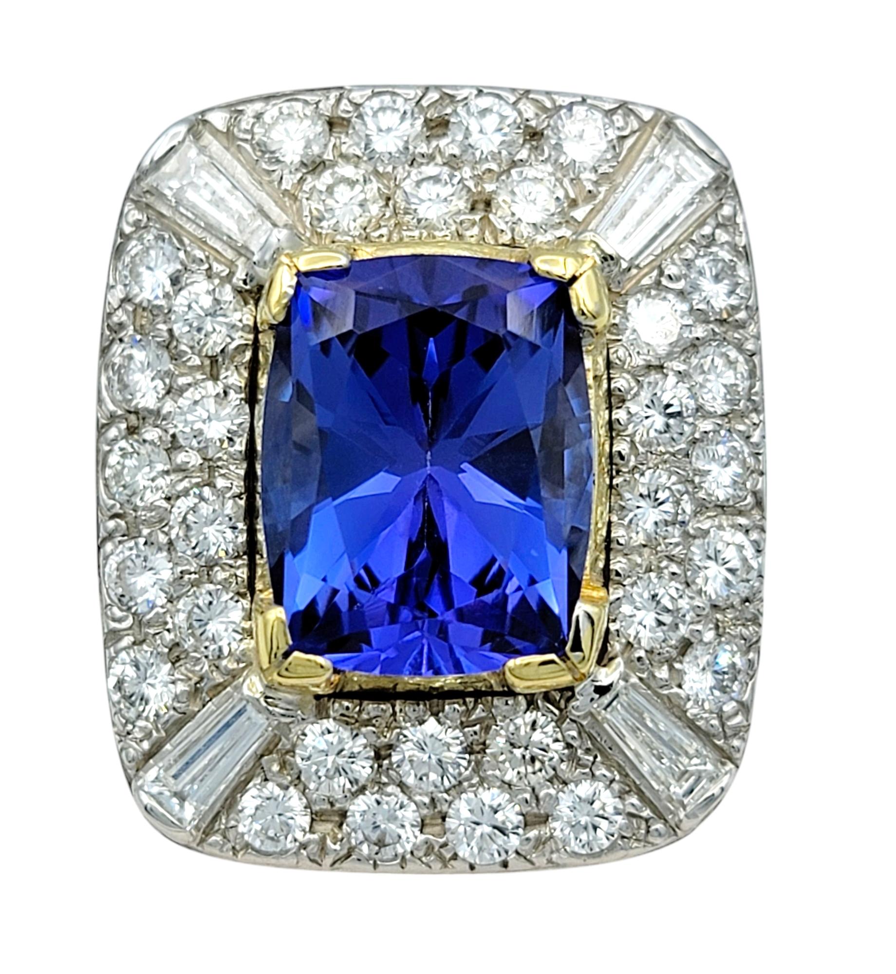 Contemporain Bague cocktail en or 14 carats Tanzanite taille coussin et multi diamants à tige fendue en vente