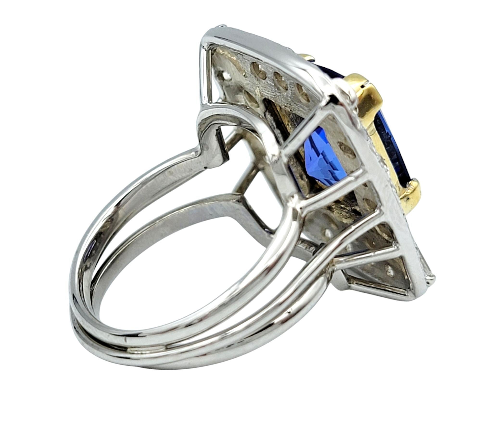 Bague cocktail en or 14 carats Tanzanite taille coussin et multi diamants à tige fendue Bon état - En vente à Scottsdale, AZ