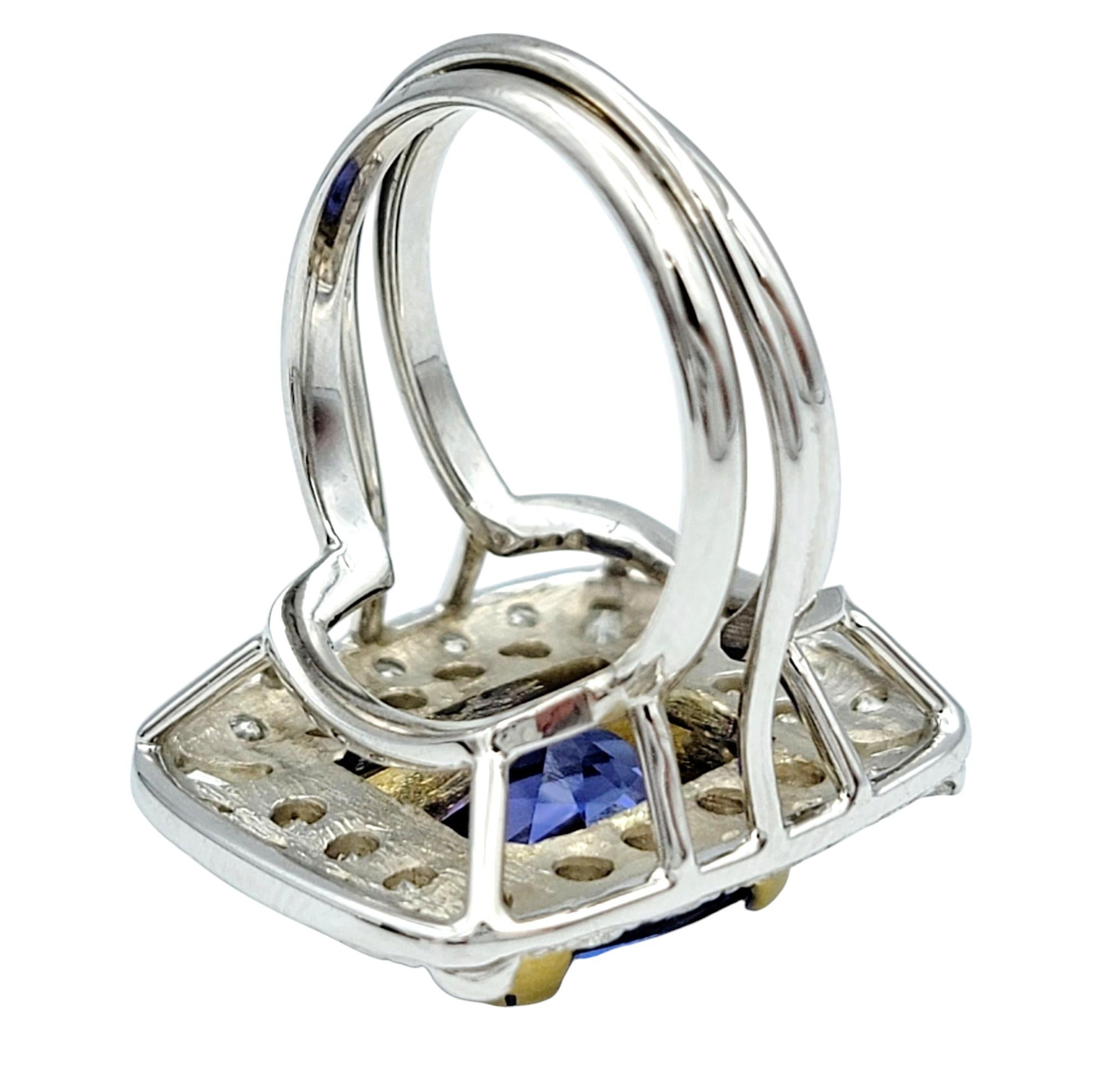 Bague cocktail en or 14 carats Tanzanite taille coussin et multi diamants à tige fendue Pour femmes en vente
