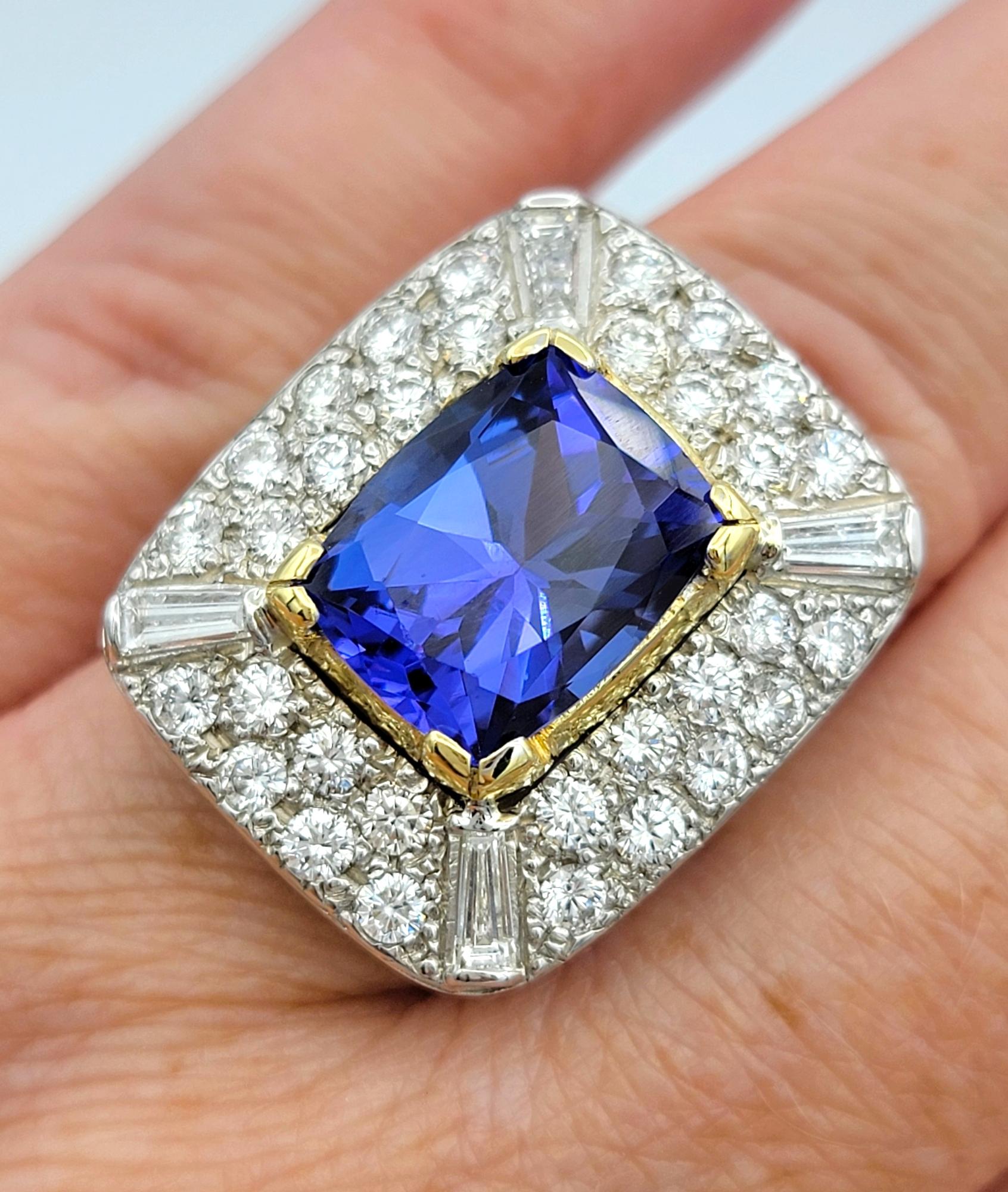 Bague cocktail en or 14 carats Tanzanite taille coussin et multi diamants à tige fendue en vente 2