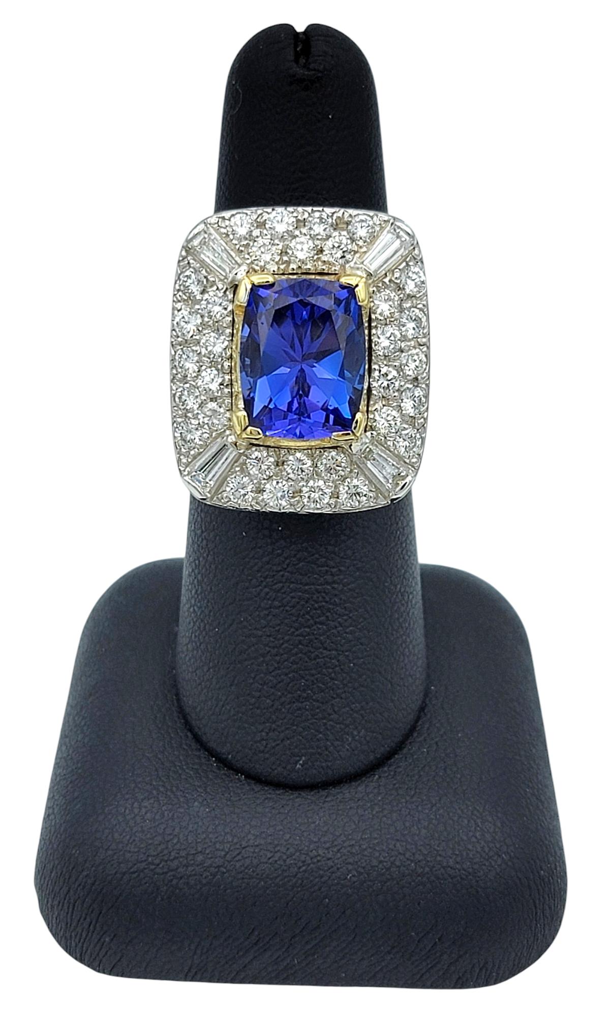 Bague cocktail en or 14 carats Tanzanite taille coussin et multi diamants à tige fendue en vente 3