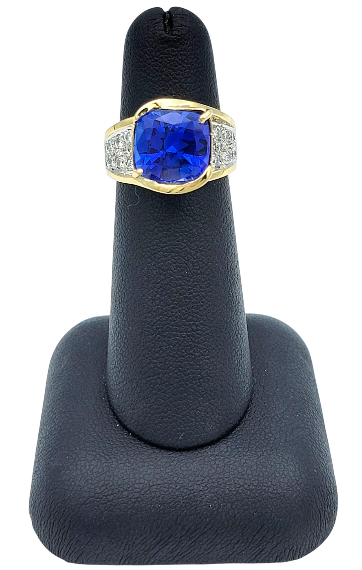 Anello Cocktail con tanzanite taglio cuscino e diamanti pavé in oro lucido 18 carati in vendita 4