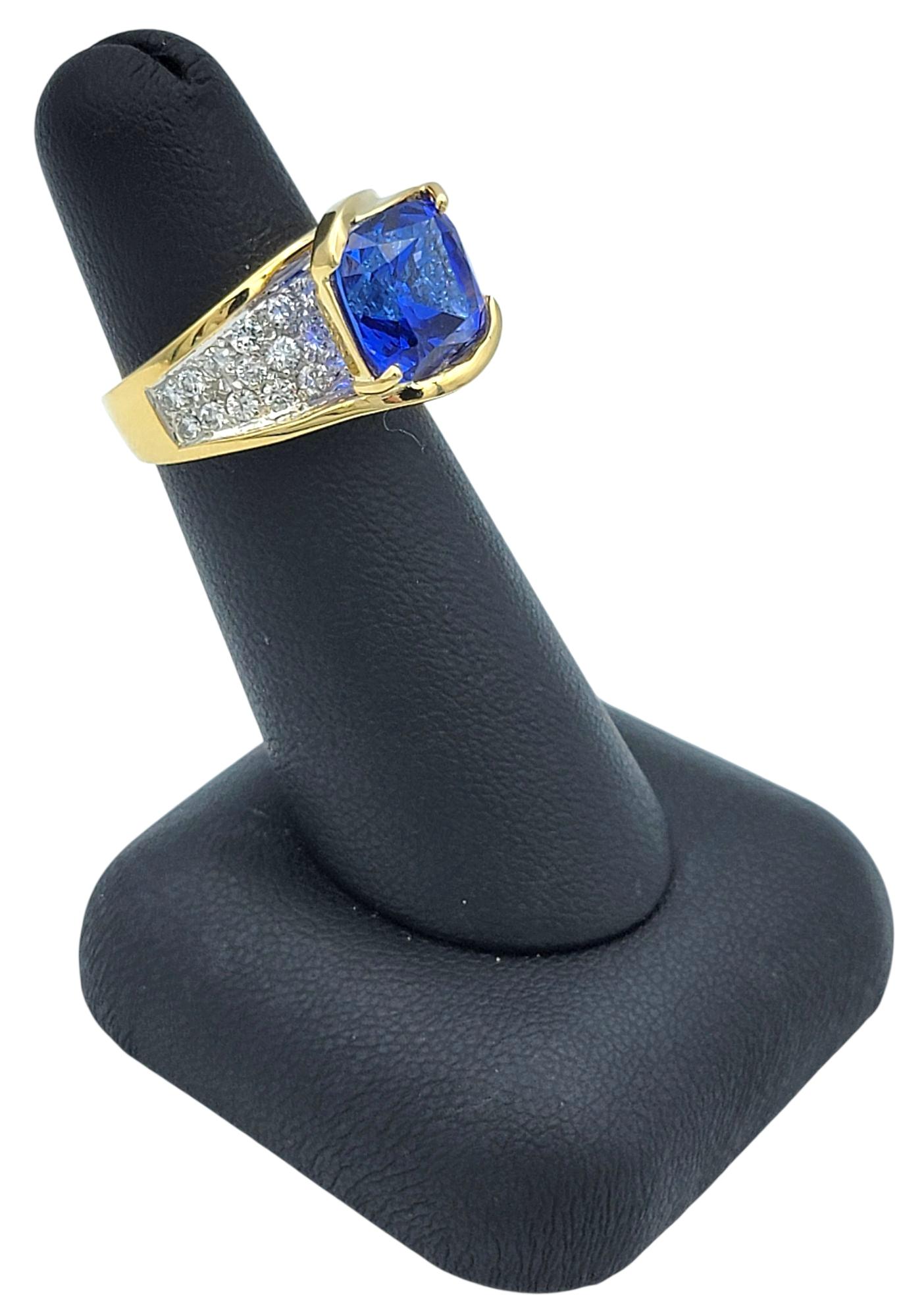 Anello Cocktail con tanzanite taglio cuscino e diamanti pavé in oro lucido 18 carati in vendita 5