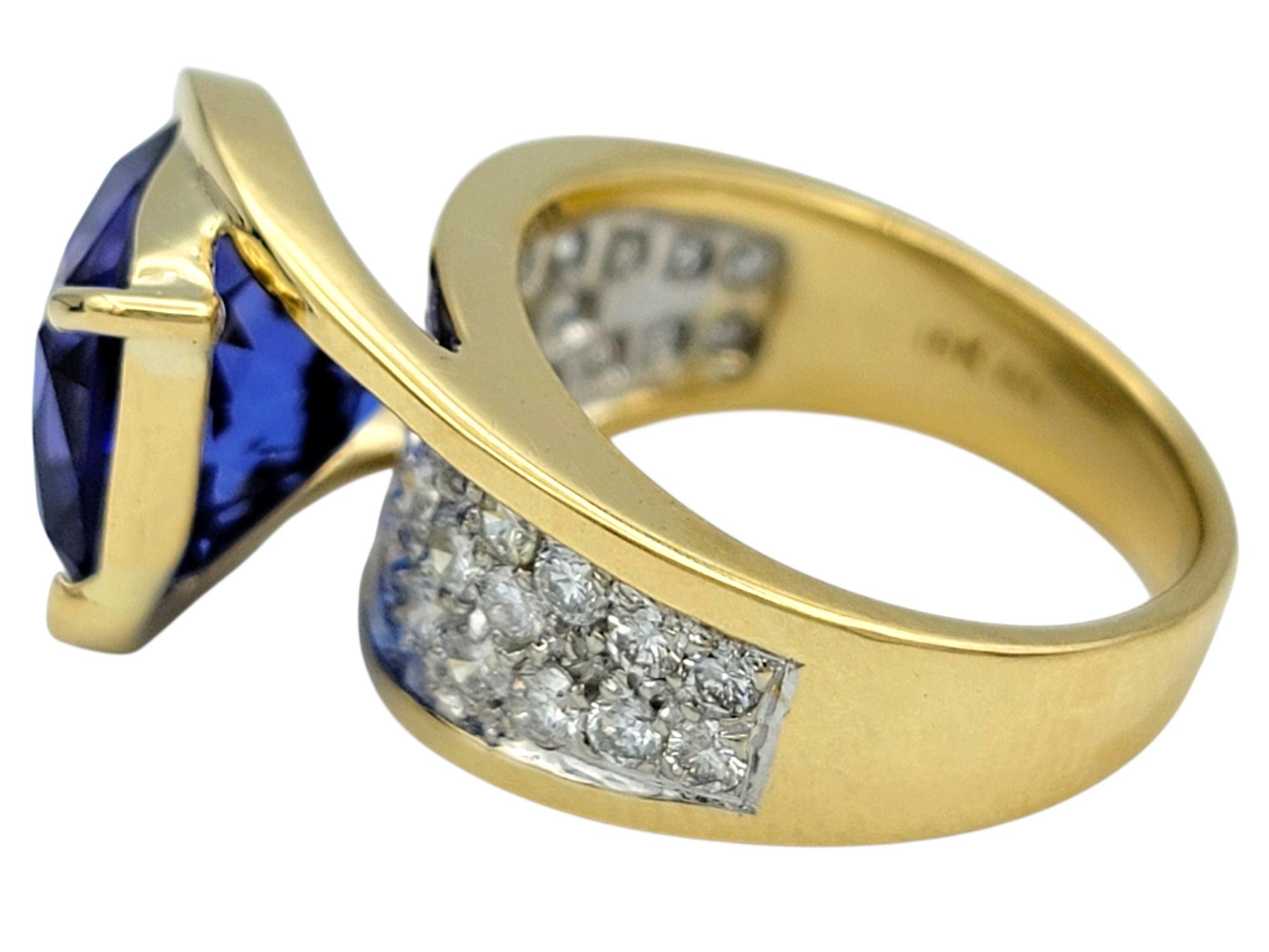 Anello Cocktail con tanzanite taglio cuscino e diamanti pavé in oro lucido 18 carati In condizioni buone in vendita a Scottsdale, AZ
