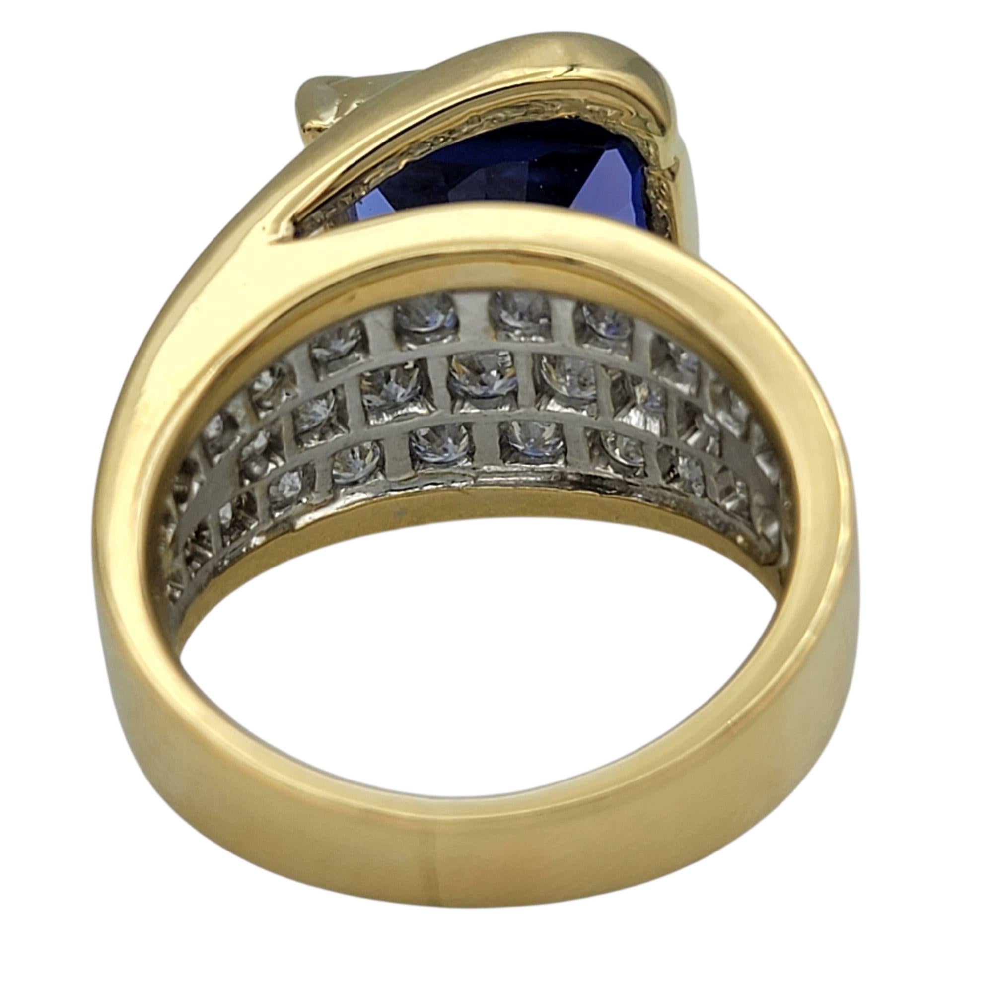da uomo o donna Anello Cocktail con tanzanite taglio cuscino e diamanti pavé in oro lucido 18 carati in vendita