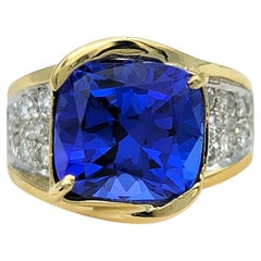 Cushion Cut Tanzanite and Pavé Diamond Cocktail Ring in Polished 18 Karat Gold