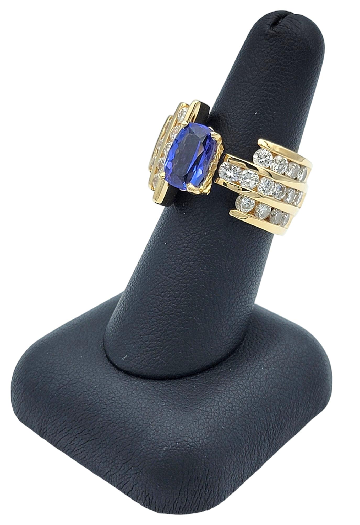 Anello cocktail asimmetrico con tanzanite taglio cuscino e diamante rotondo in oro 14 carati in vendita 8