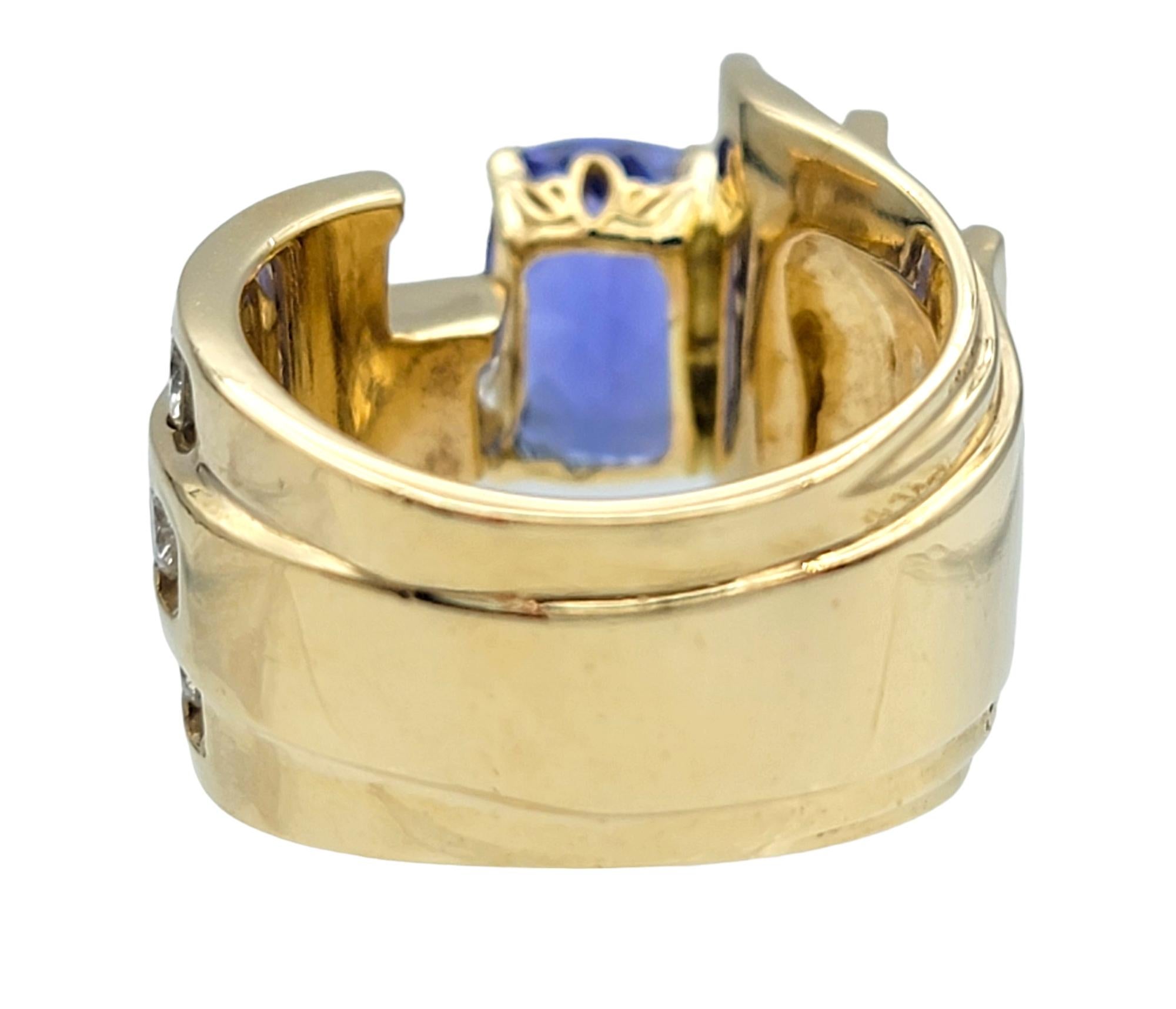 Anello cocktail asimmetrico con tanzanite taglio cuscino e diamante rotondo in oro 14 carati in vendita 2