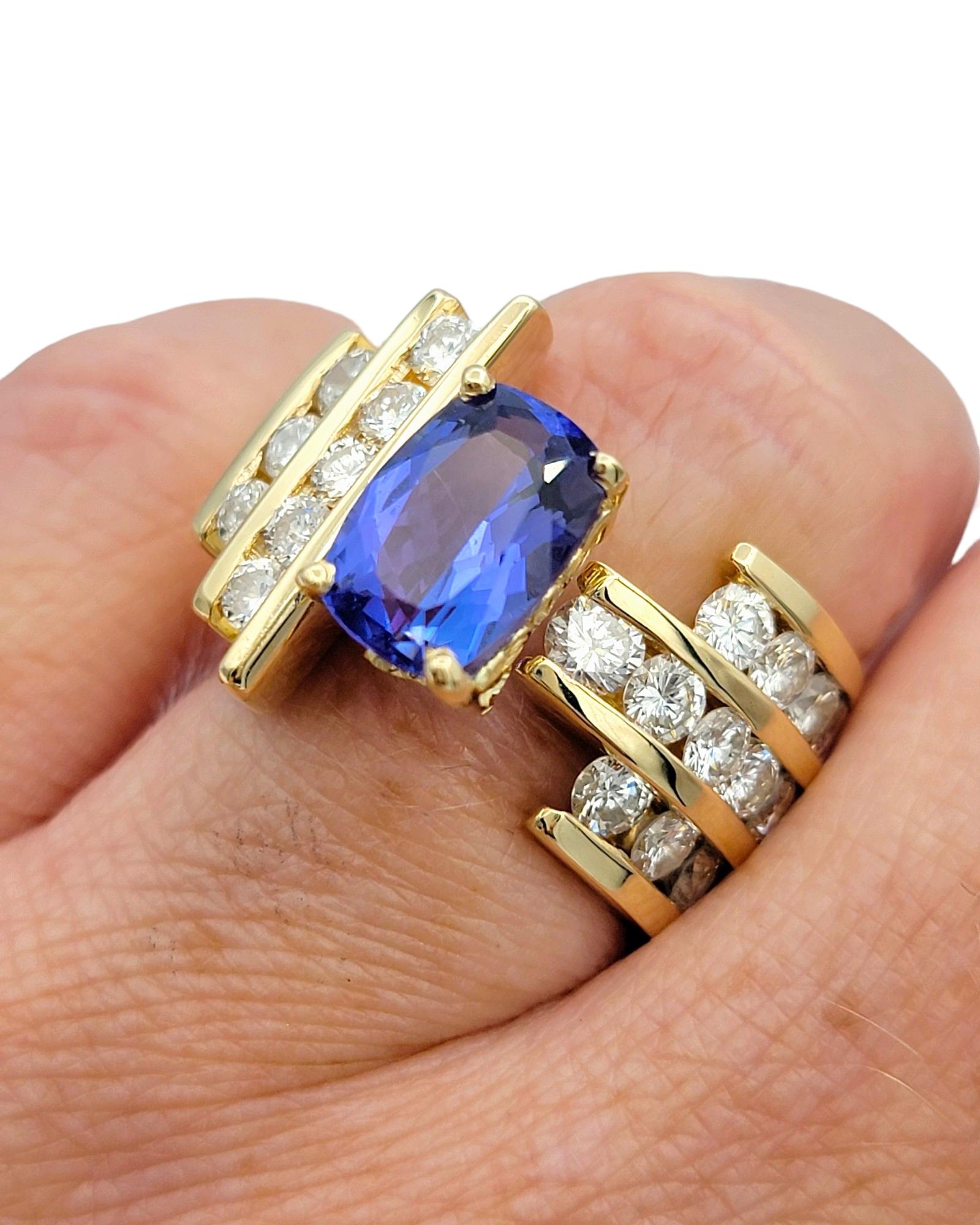 Anello cocktail asimmetrico con tanzanite taglio cuscino e diamante rotondo in oro 14 carati in vendita 6