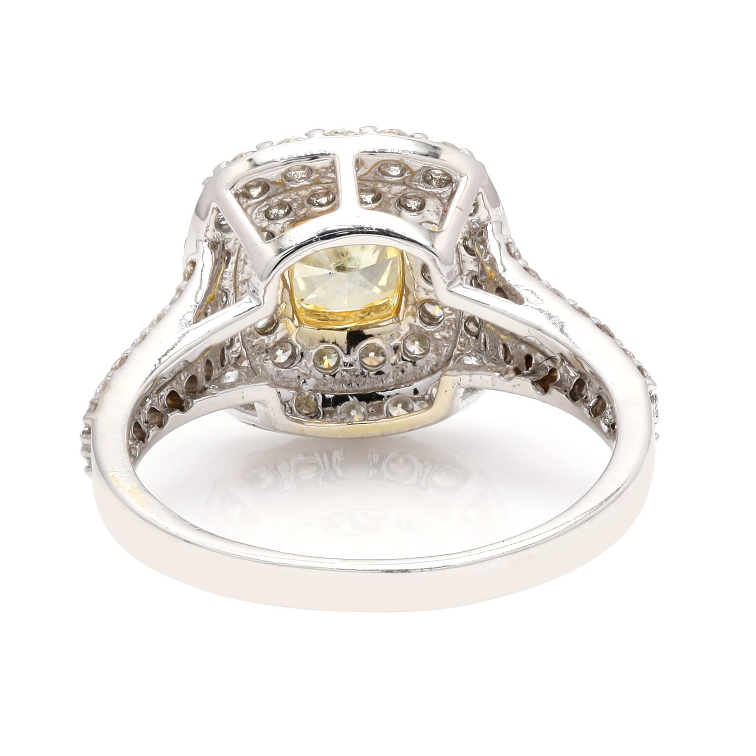 Cushion Cut Yellow Diamond Engagement Ring & Halo Diamond Setting in 18k Gold In New Condition For Sale In New York, NY