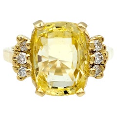 Bague cocktail en or jaune 14 carats, saphir jaune taille coussin et diamants