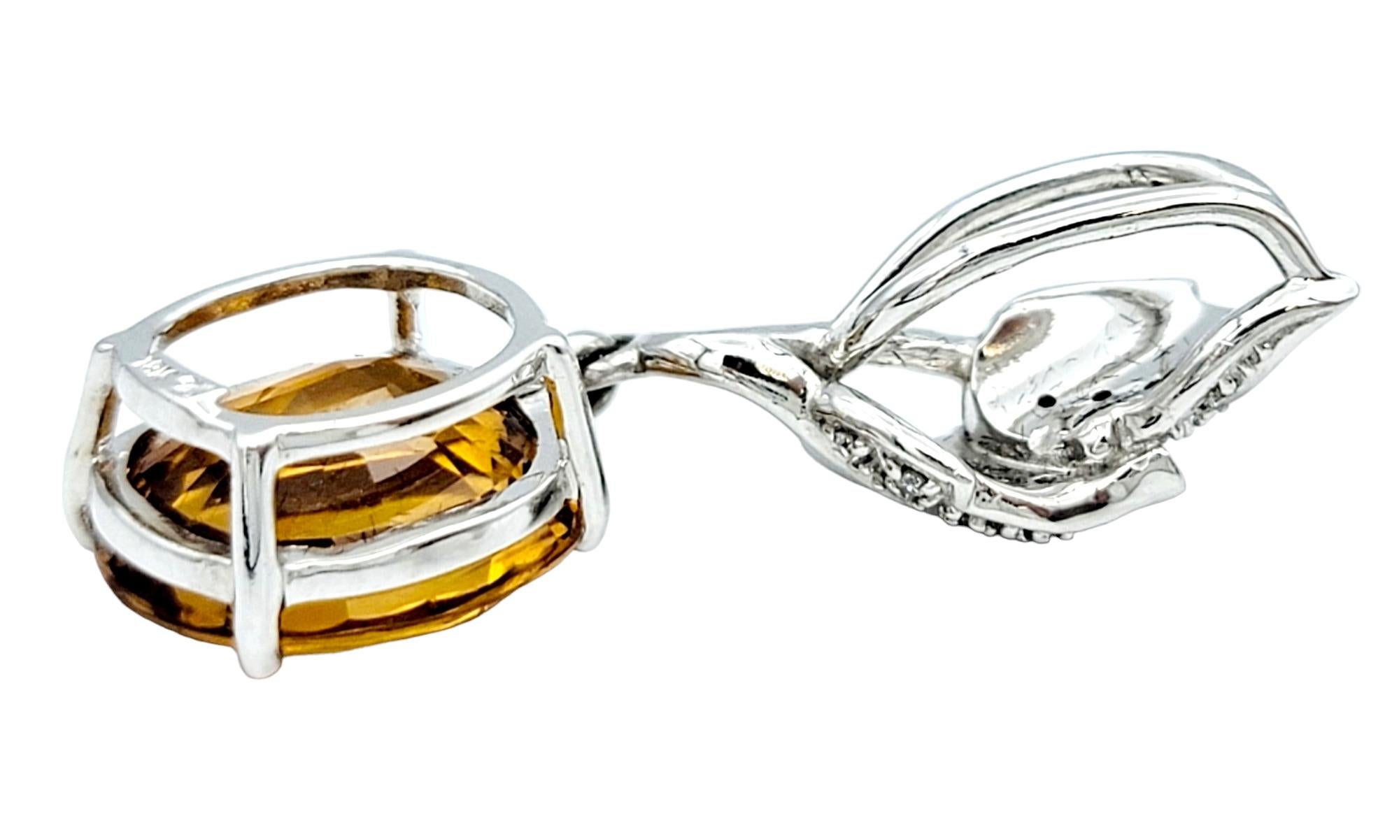 Colgante de zafiro amarillo talla cojín y diamante con diseño de hoja en oro blanco de 18 quilates Corte cojín en venta