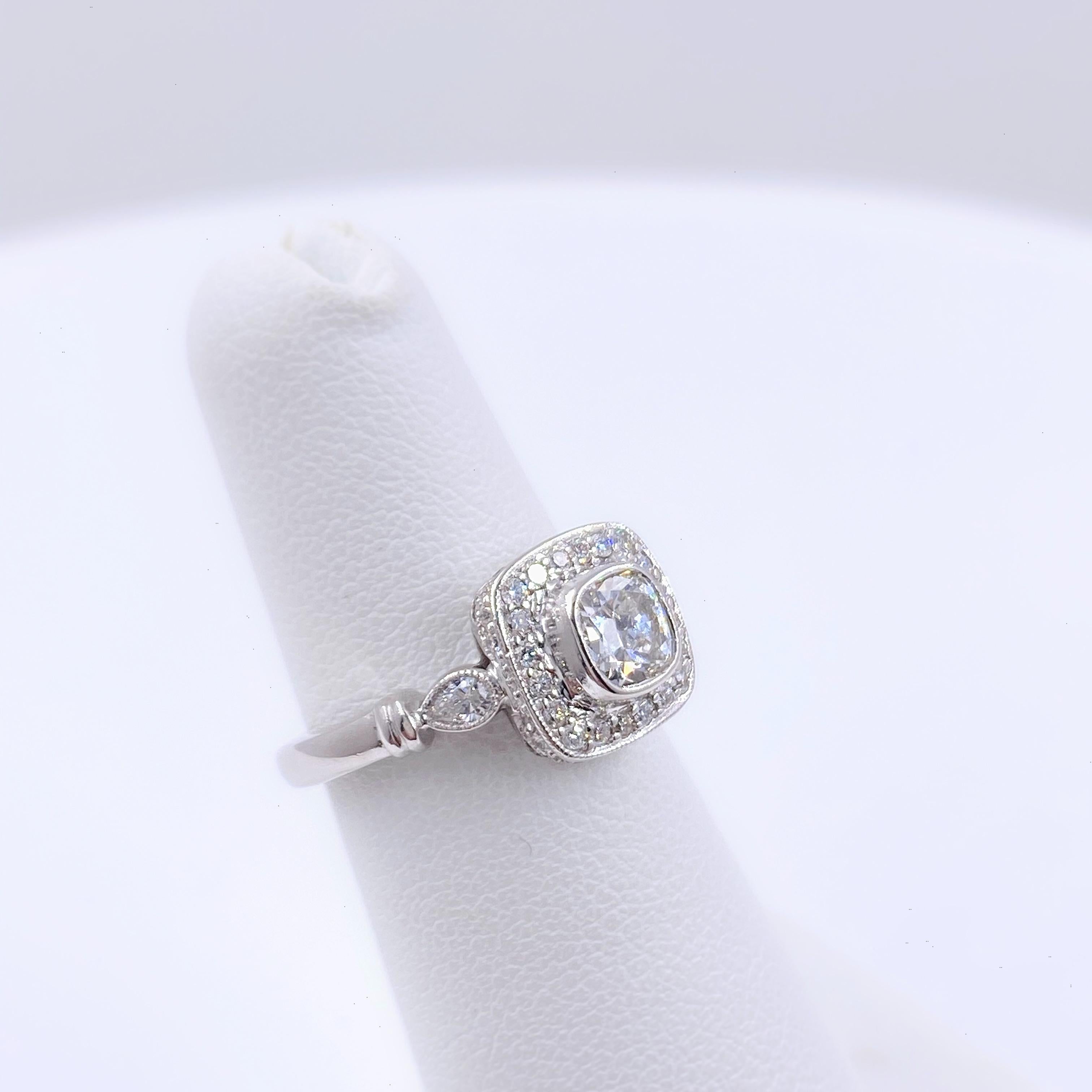 Cushion Diamond Engagement Ring 1.20 Carat 18 Karat White Gold In Excellent Condition For Sale In San Diego, CA
