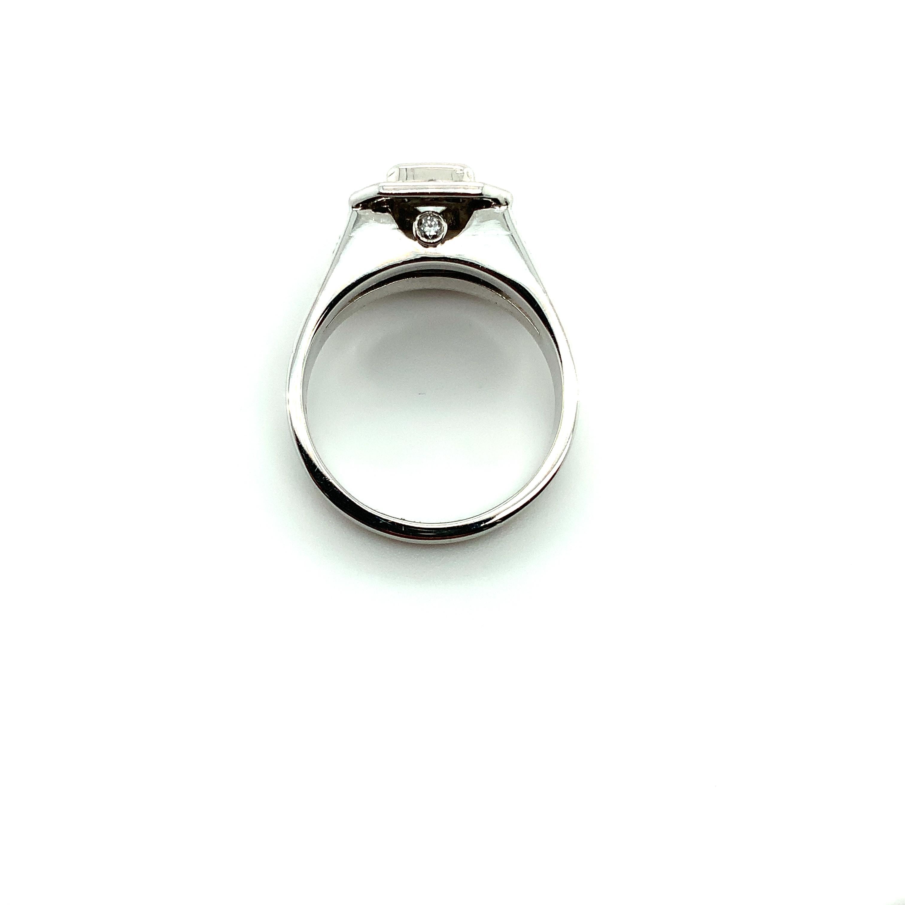 Cushion diamond halo engagement ring 18k white gold For Sale 1