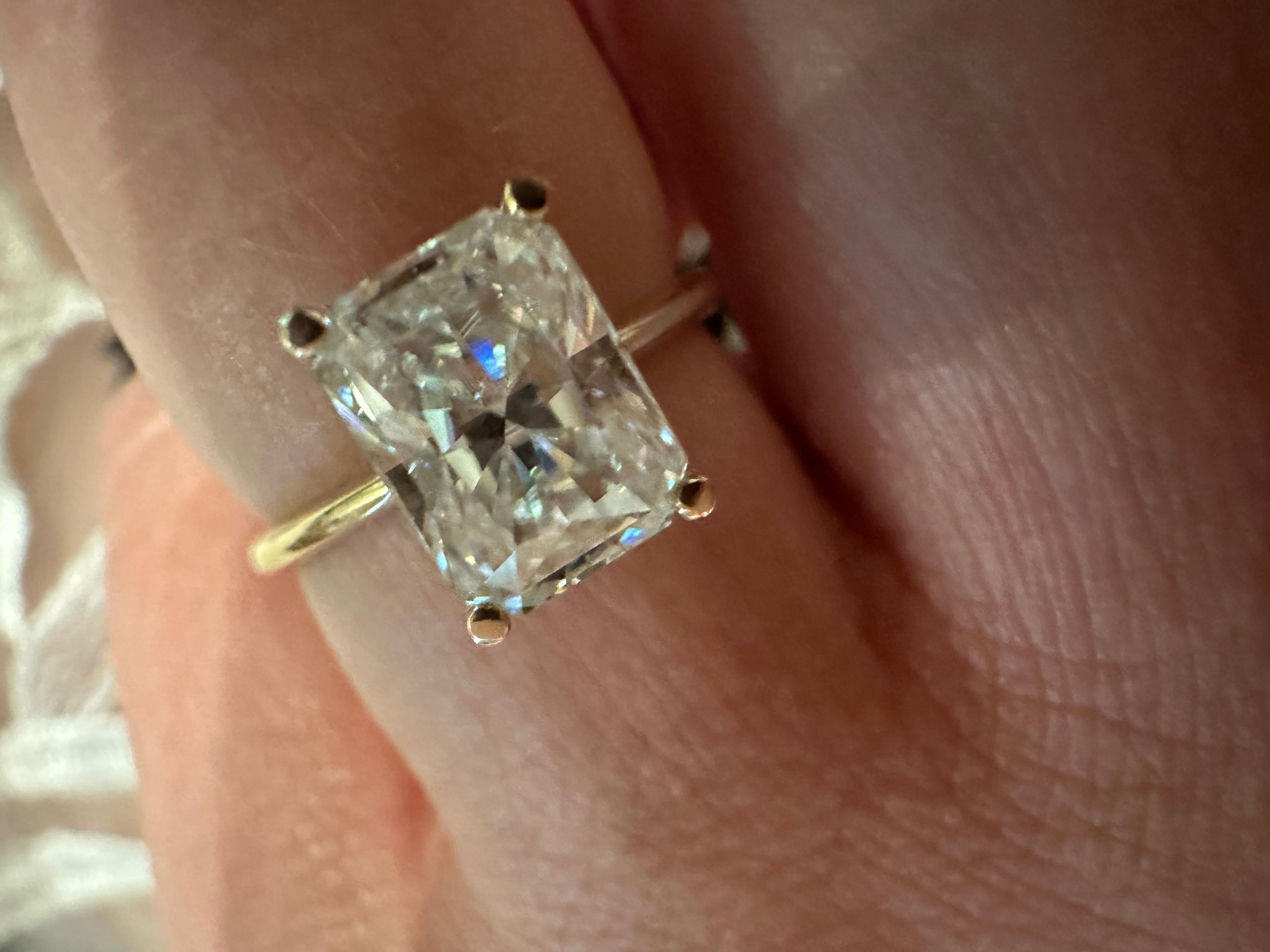 Women's or Men's Cushion engagement ring 18KT yellow gold stunning 2.20ct moissanite ring For Sale