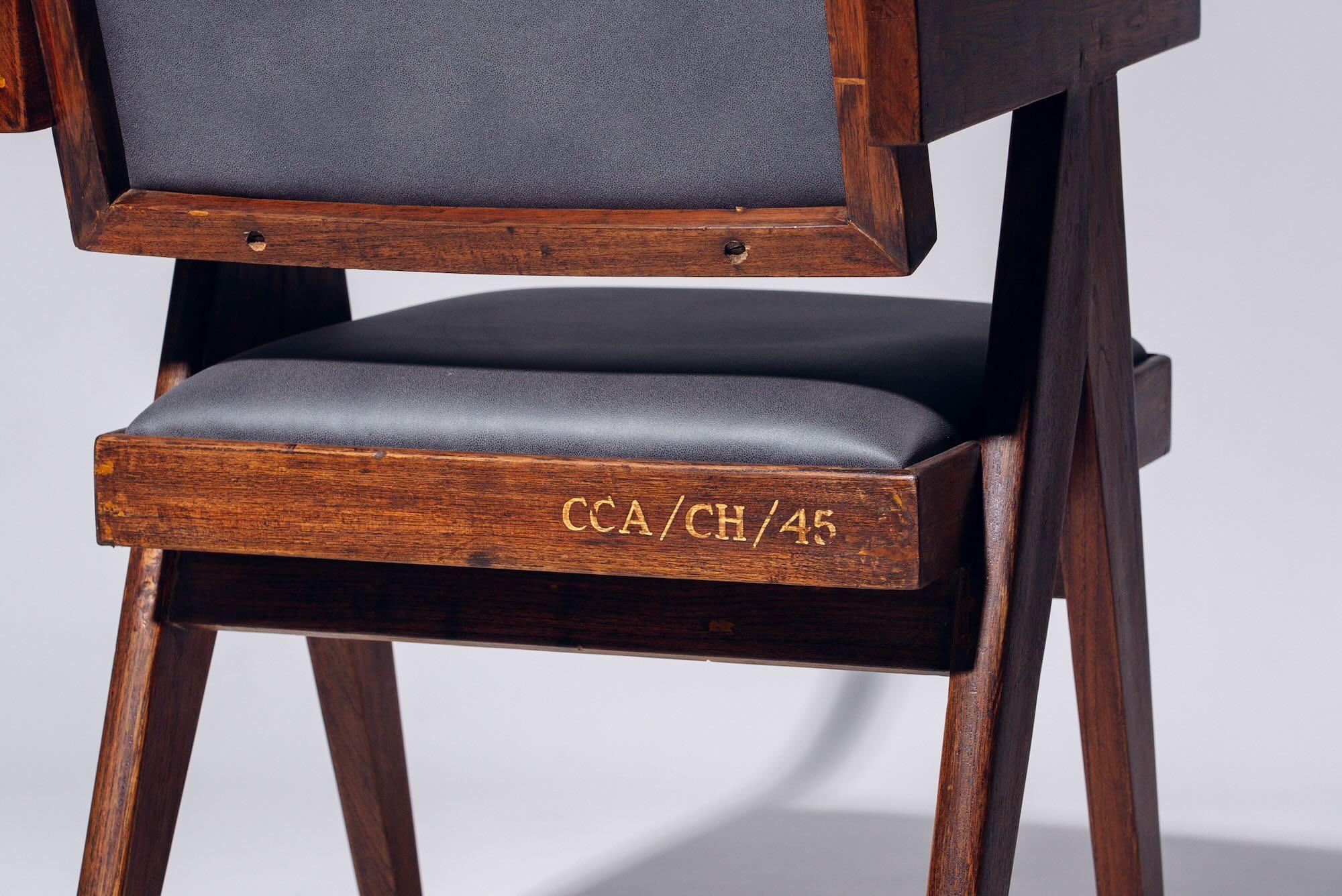 Cushion Floating Back Chair by Pierre Jeanneret for Chandigarh, Circa 1955-56 In Good Condition For Sale In Tokyo, JP