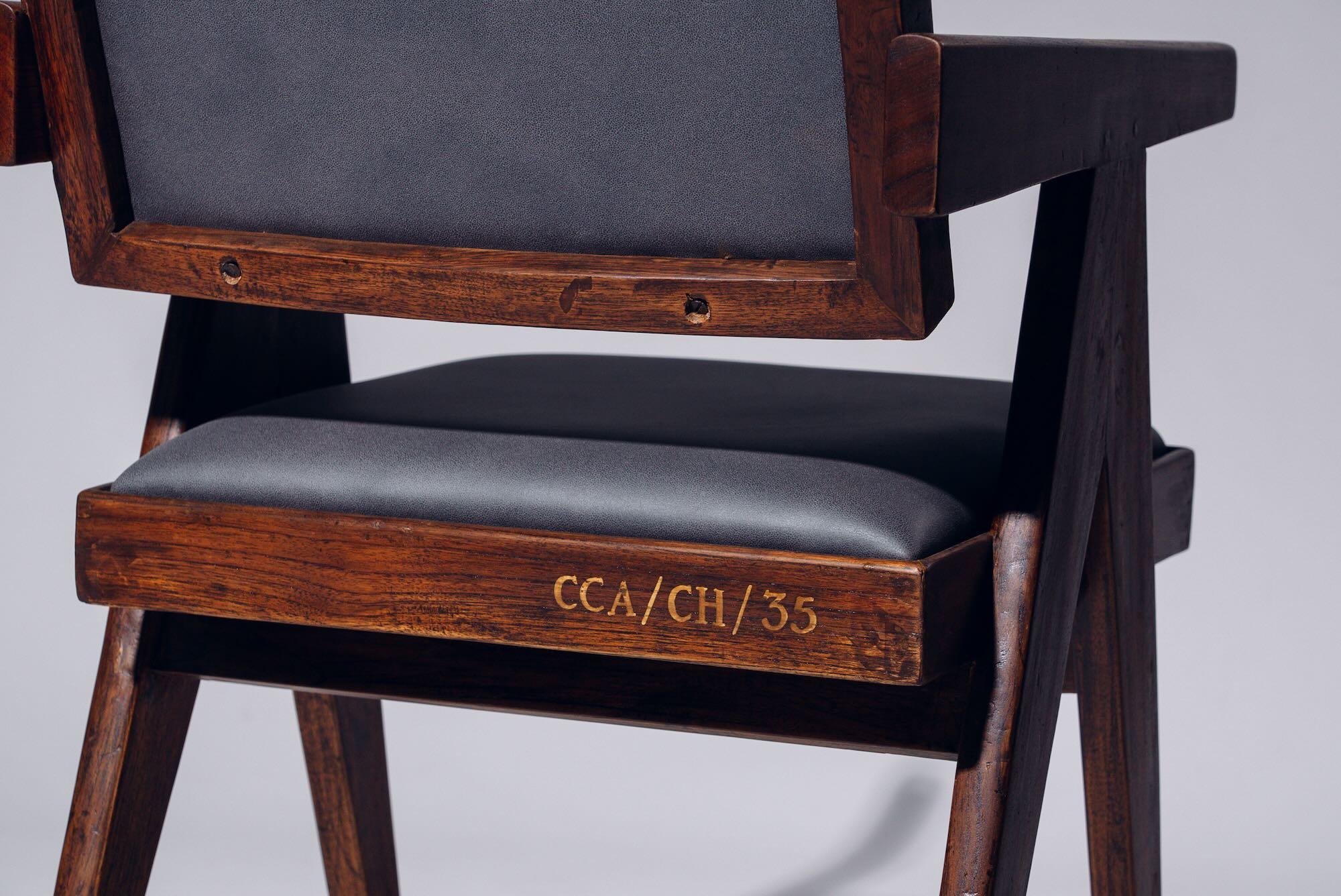 Cushion Floating Back Chair by Pierre Jeanneret for Chandigarh, Circa 1955-56 In Good Condition For Sale In Tokyo, JP