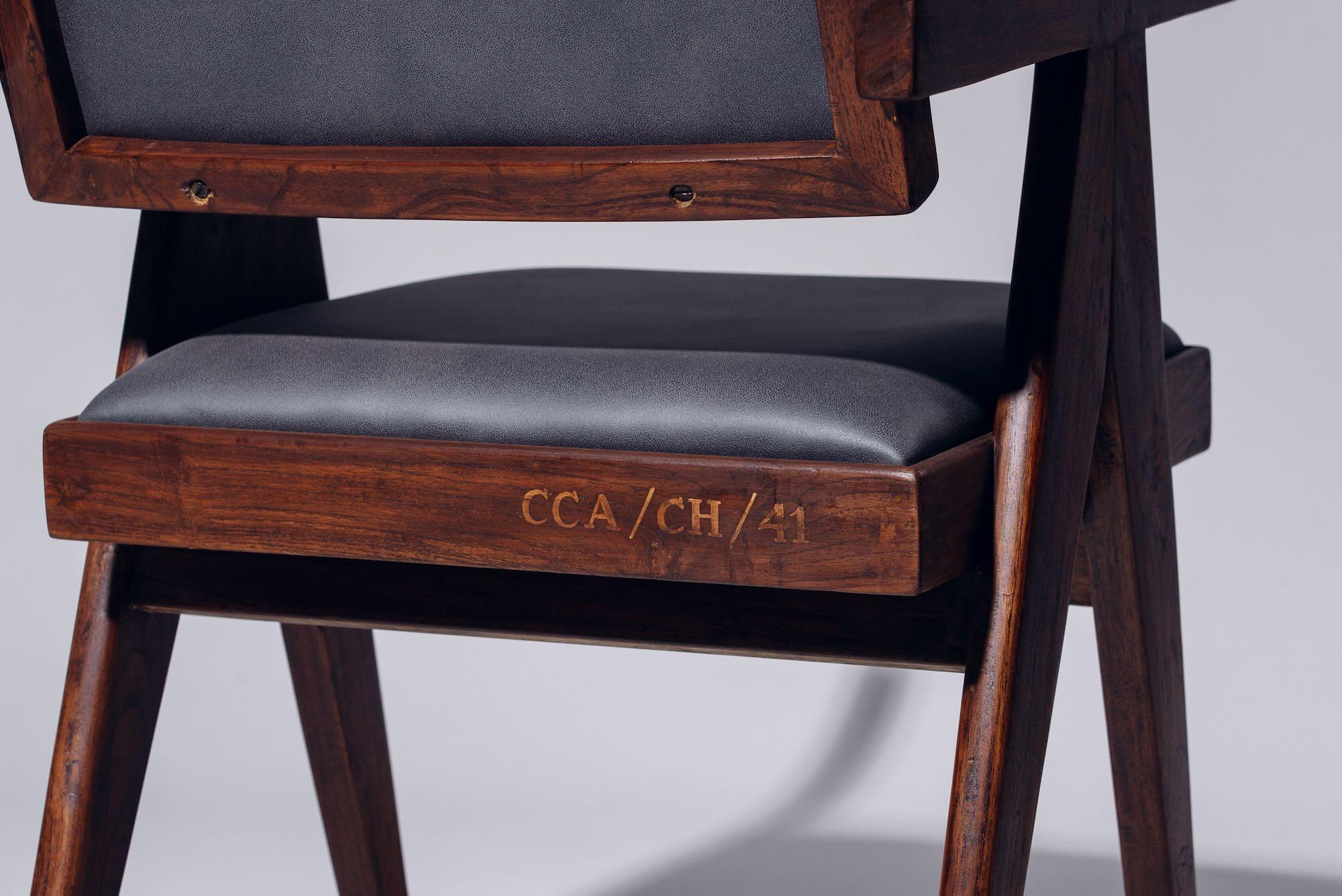 Cushion Floating Back Chair by Pierre Jeanneret for Chandigarh, Circa 1955-56 In condizioni buone in vendita a Tokyo, JP
