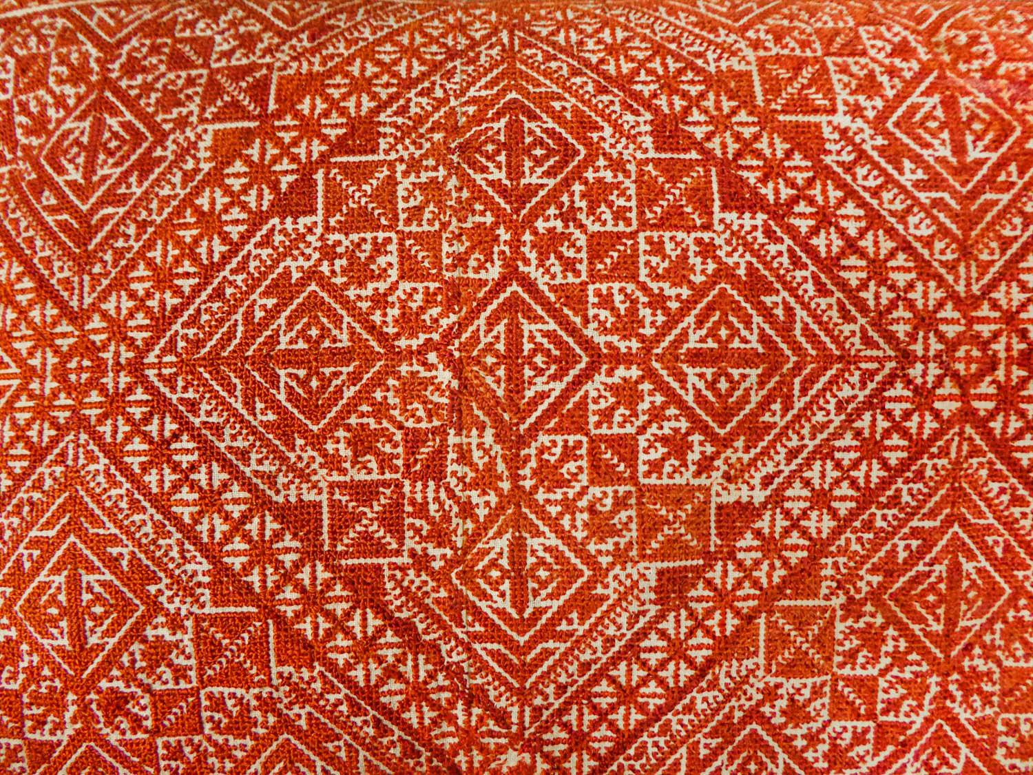 Kissen mit Stickereien aus Fez – Marokko, um 1900 (Braun)