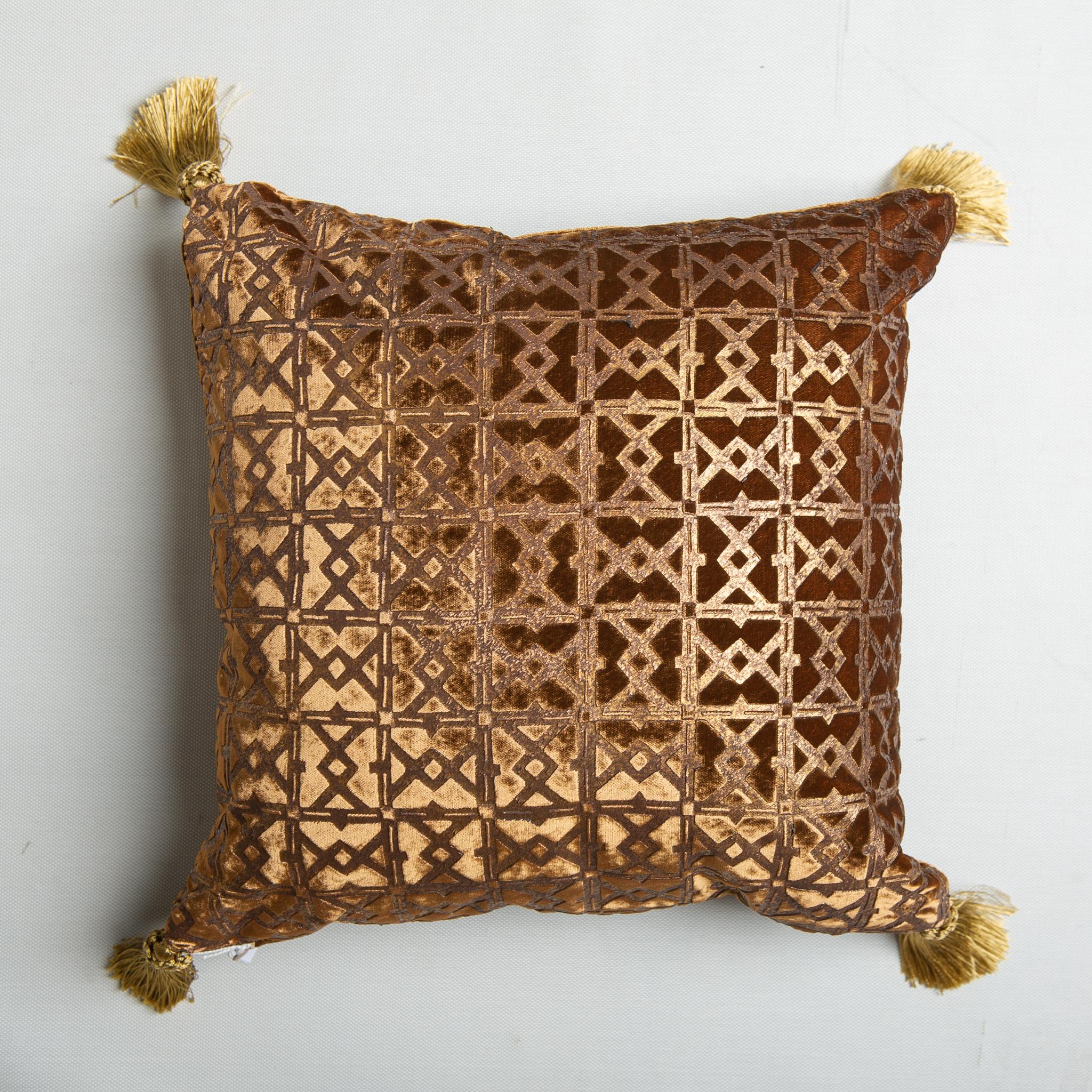 B/1622 -  Beautiful cushion in light brown - bronze velvet with gold print : settable anywhere.