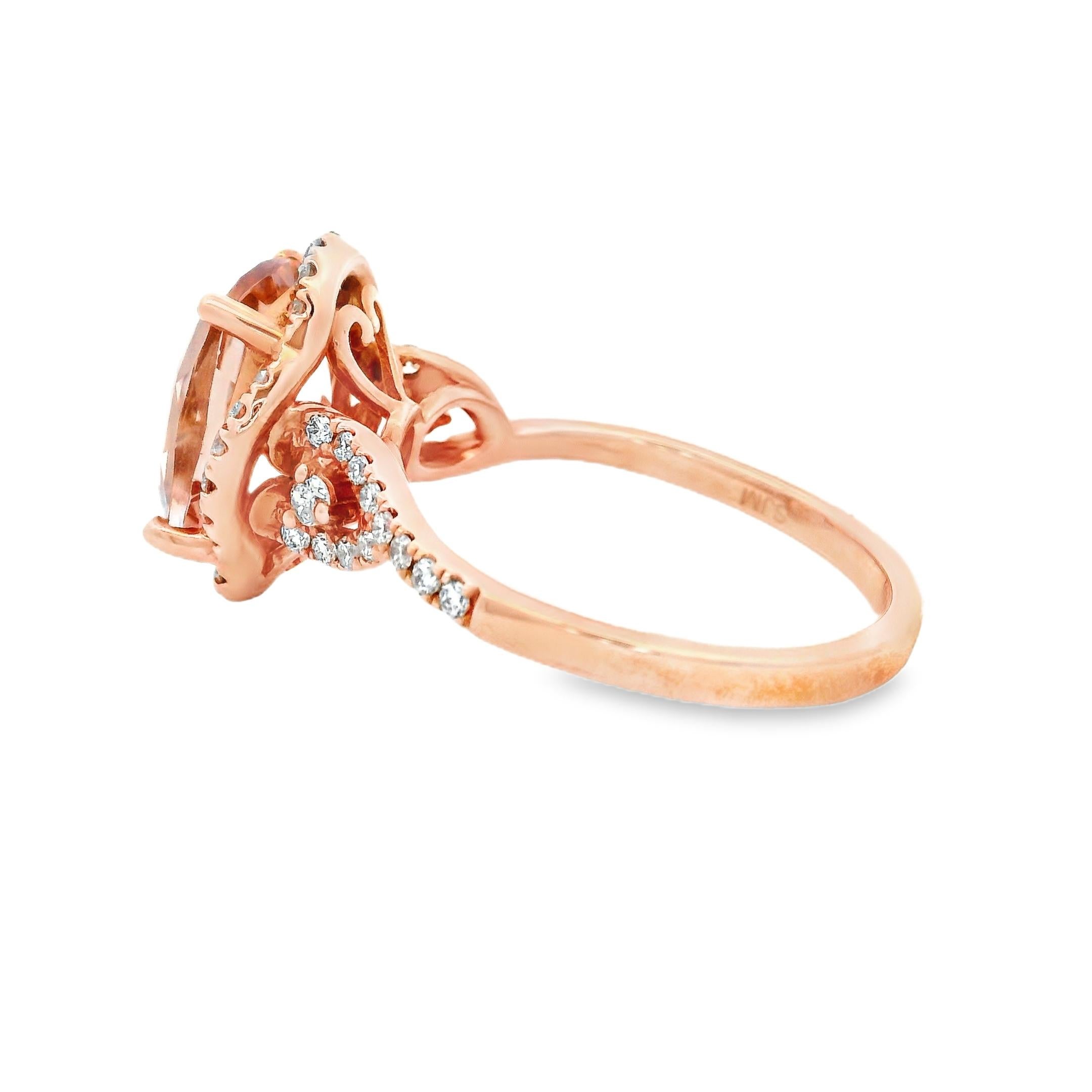 Cushion Morganit und Diamant Halo Ring in 14K Rose Gold Größe 7 (Kissenschliff) im Angebot