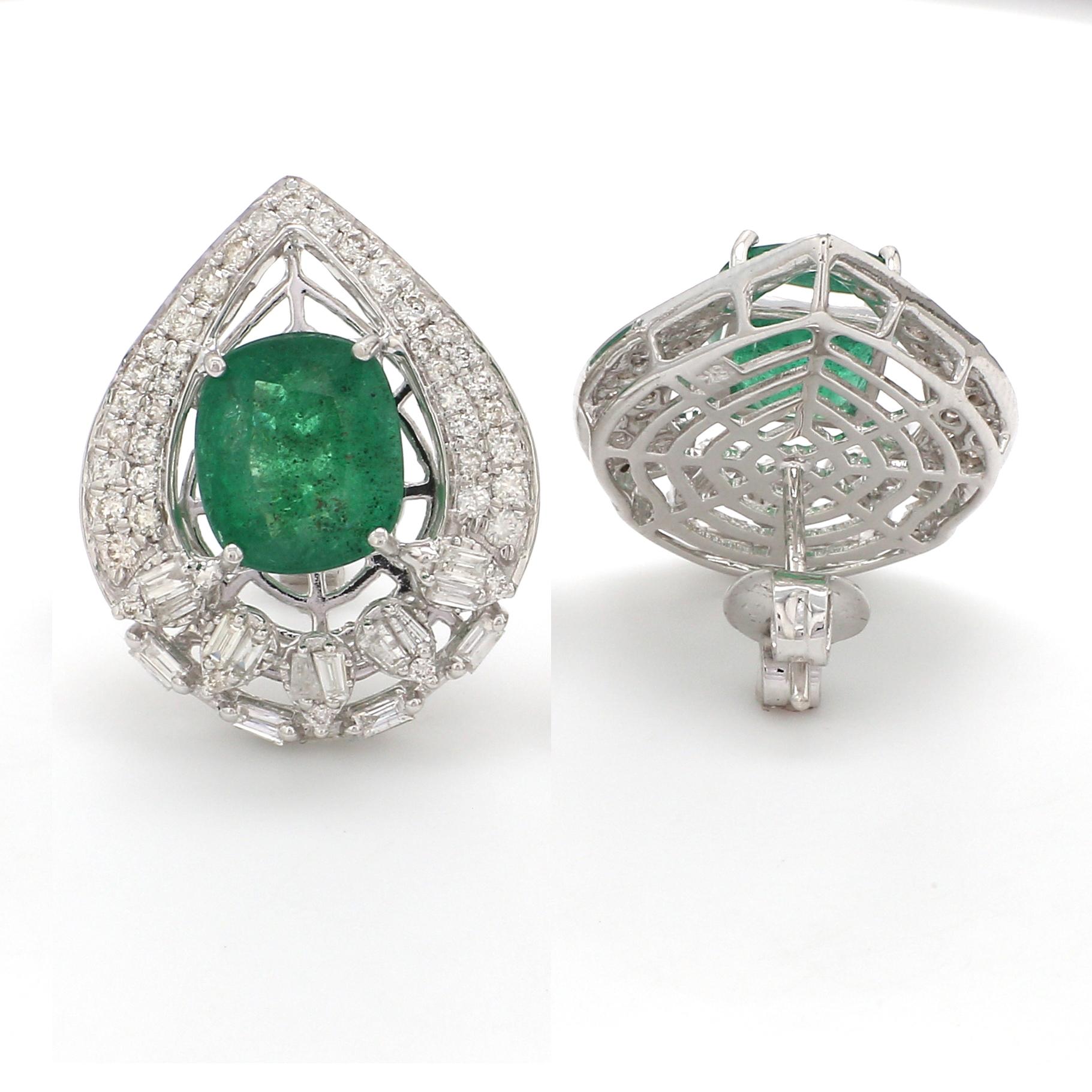 Cushion Cut Cushion Natural Emerald Gemstone Fine Stud Earrings Diamond 18 Karat White Gold For Sale