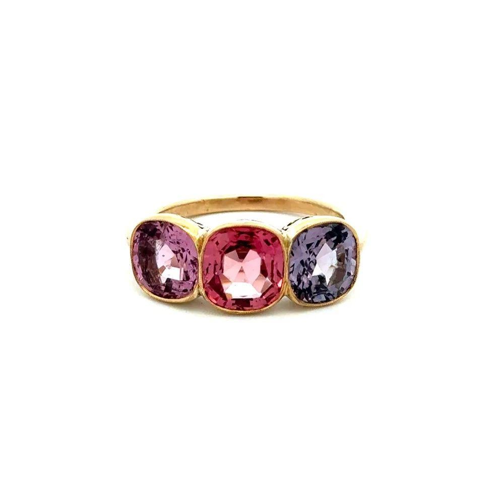 Taglio cuscino Cuscino rosa pastello e viola NO HEAT Spinello GIA Anello con dichiarazione in oro a 3 pietre in vendita
