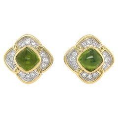 Boucles d'oreilles trèfle en or jaune 18K avec péridot coussin et diamant