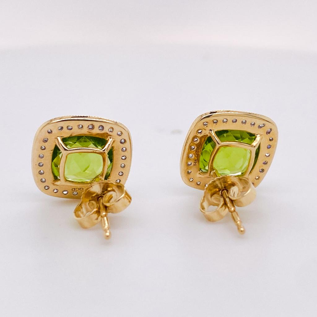 Kissenschliff Peridot Diamant Halo auf Spitze Ohrstecker 14K Gelbgold Texturierte Akzente im Zustand „Neu“ im Angebot in Austin, TX