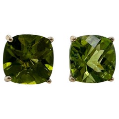 Clous d'oreilles taille coussin en or 14 carats, pierre de naissance d'août, péridot vert du Brésil