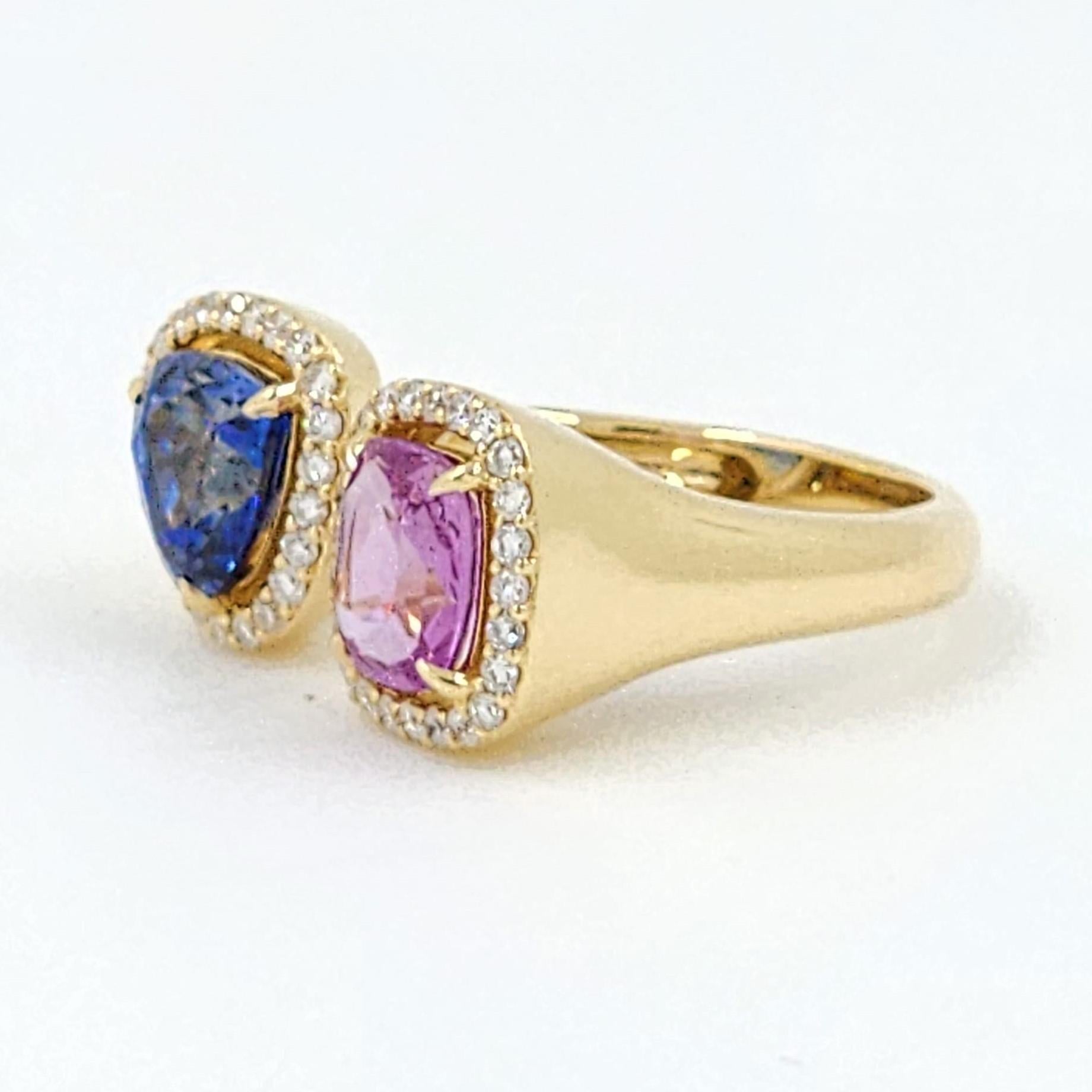 Cushion Pink and Blue Sapphire and Diamond Toi Et Moi Ring in 18k Yellow Gold In New Condition In Hong Kong, HK