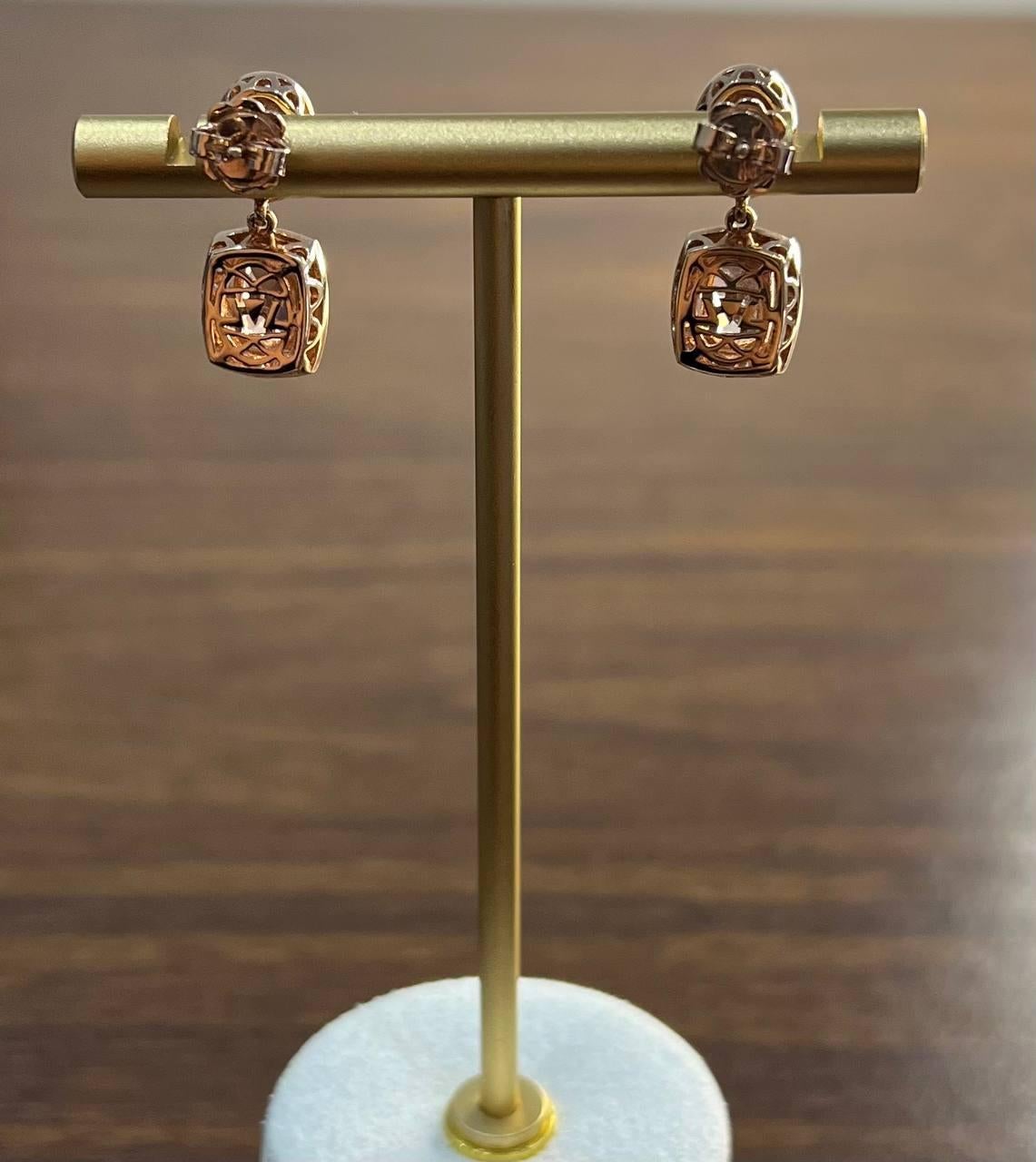 Orecchini a cuscino in oro rosa 14 carati con opali bianchi e diamanti a raggiera In condizioni Nuovo in vendita a Oakton, VA