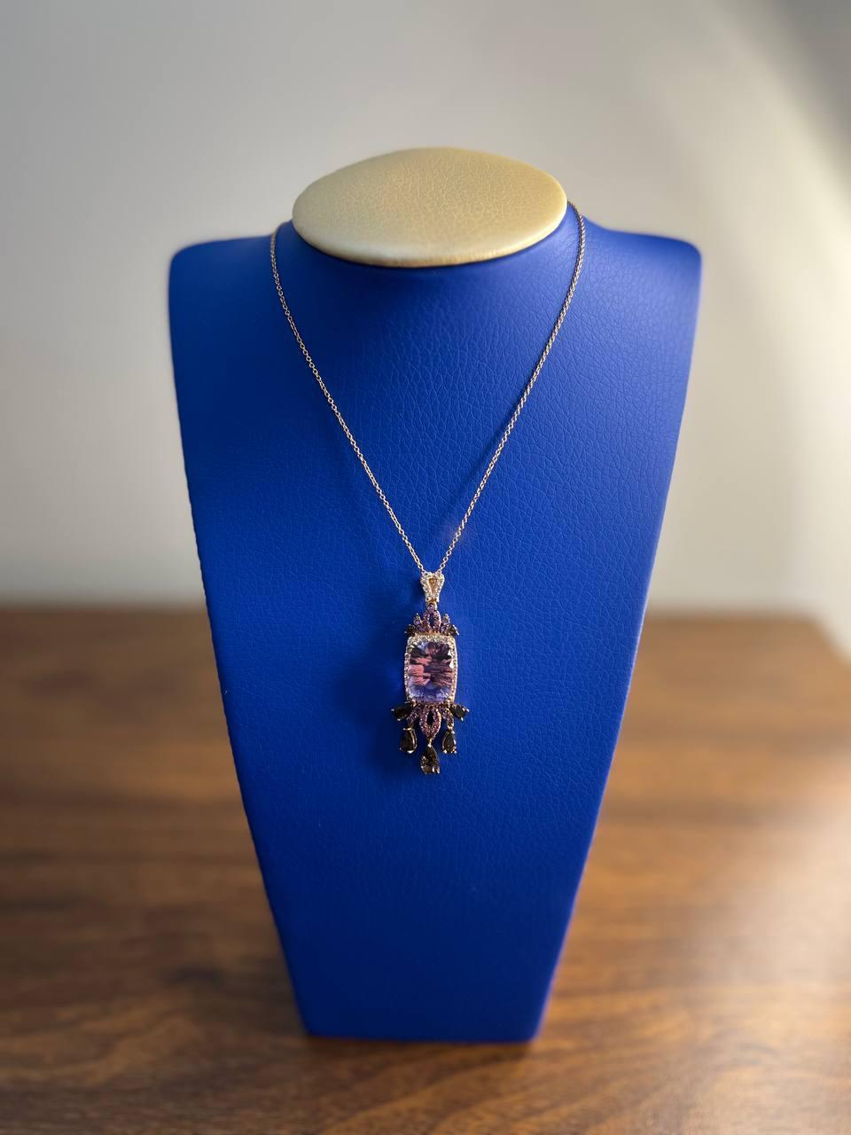 Collar Colgante Cojín Amatista Violeta Zafiro Rosa Diamantes Halo Oro Rosa en venta 1