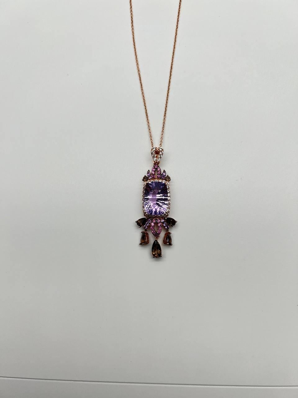 Collar Colgante Cojín Amatista Violeta Zafiro Rosa Diamantes Halo Oro Rosa en venta 2